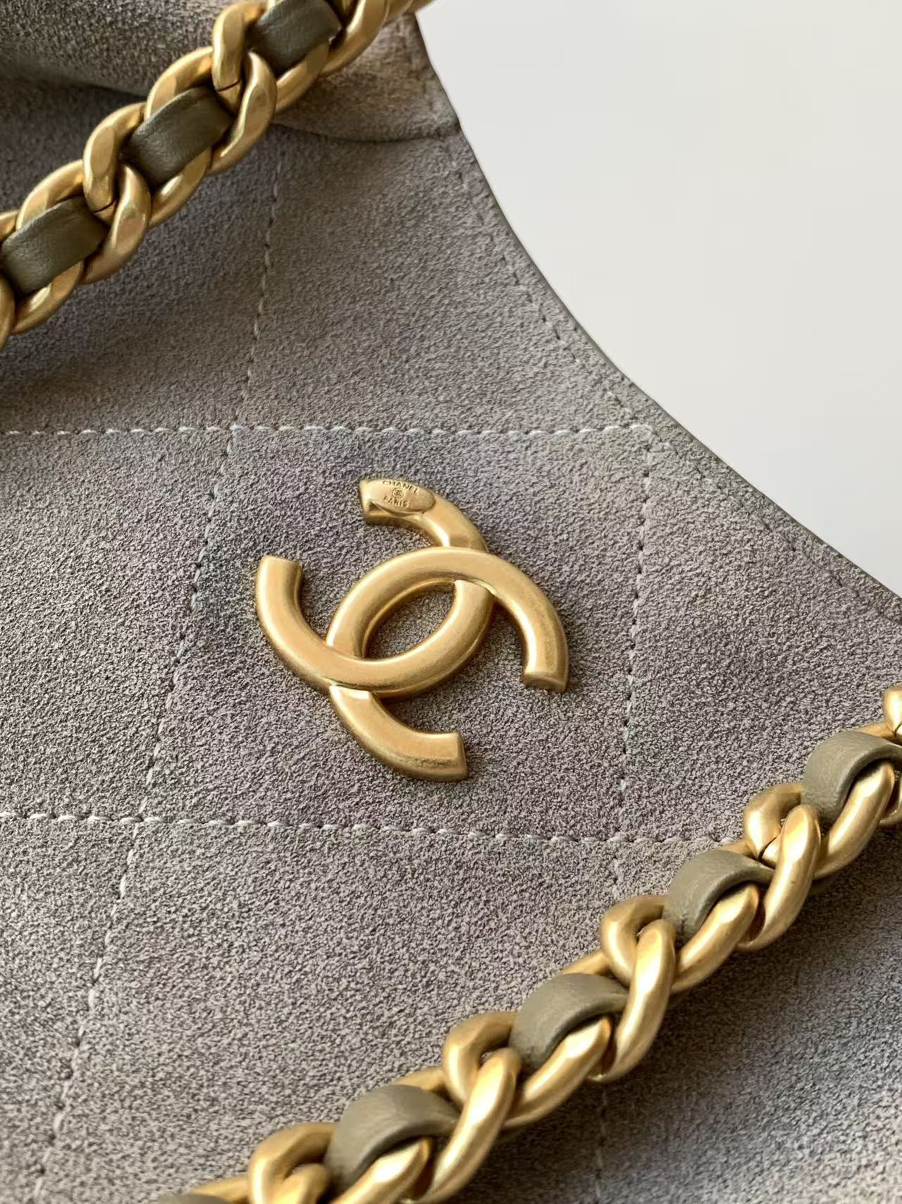 Chanel Hobo Bag AS5978 29x35x13cm