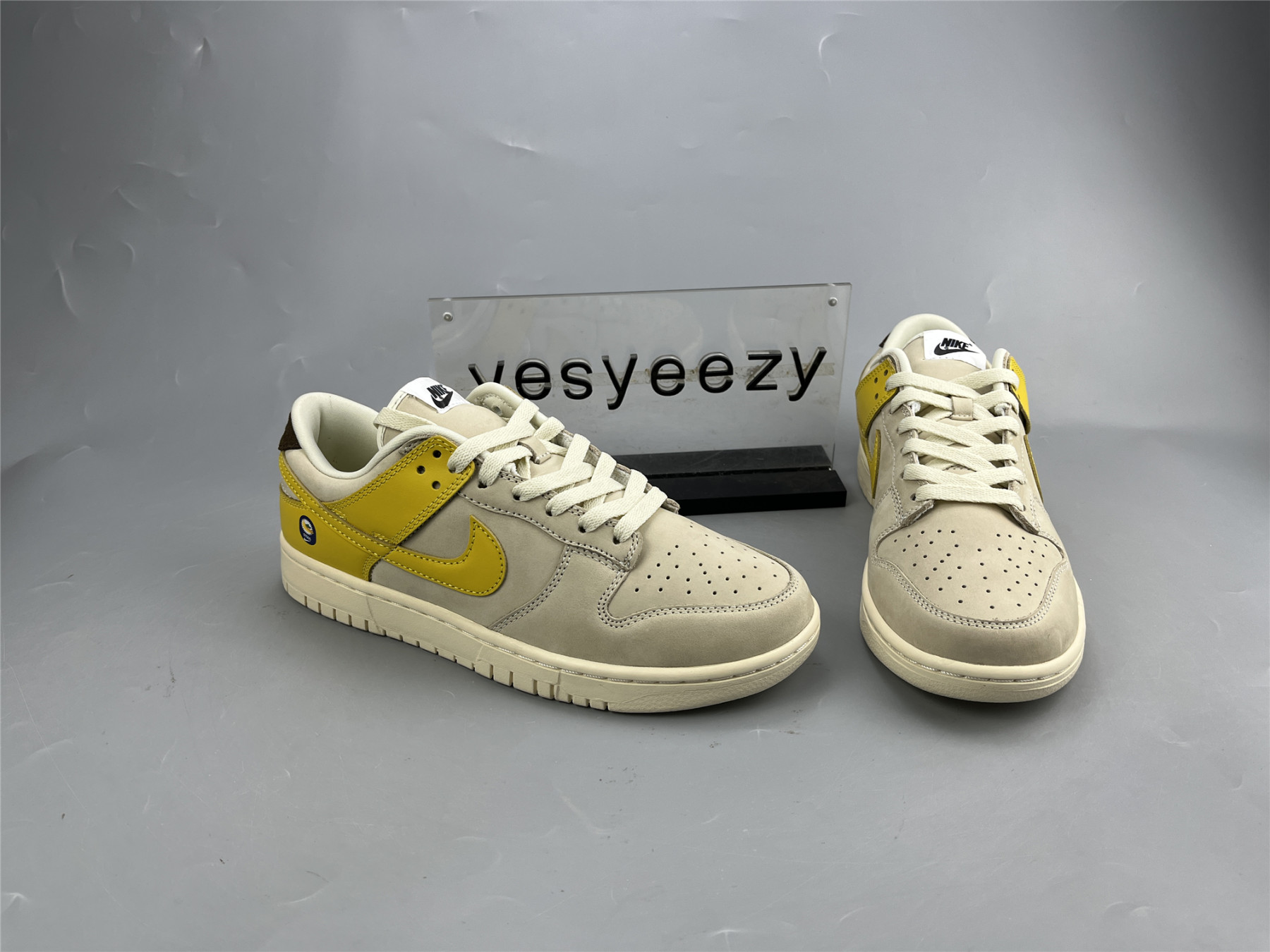 UA NIKE WMNS DUNK LOW LX