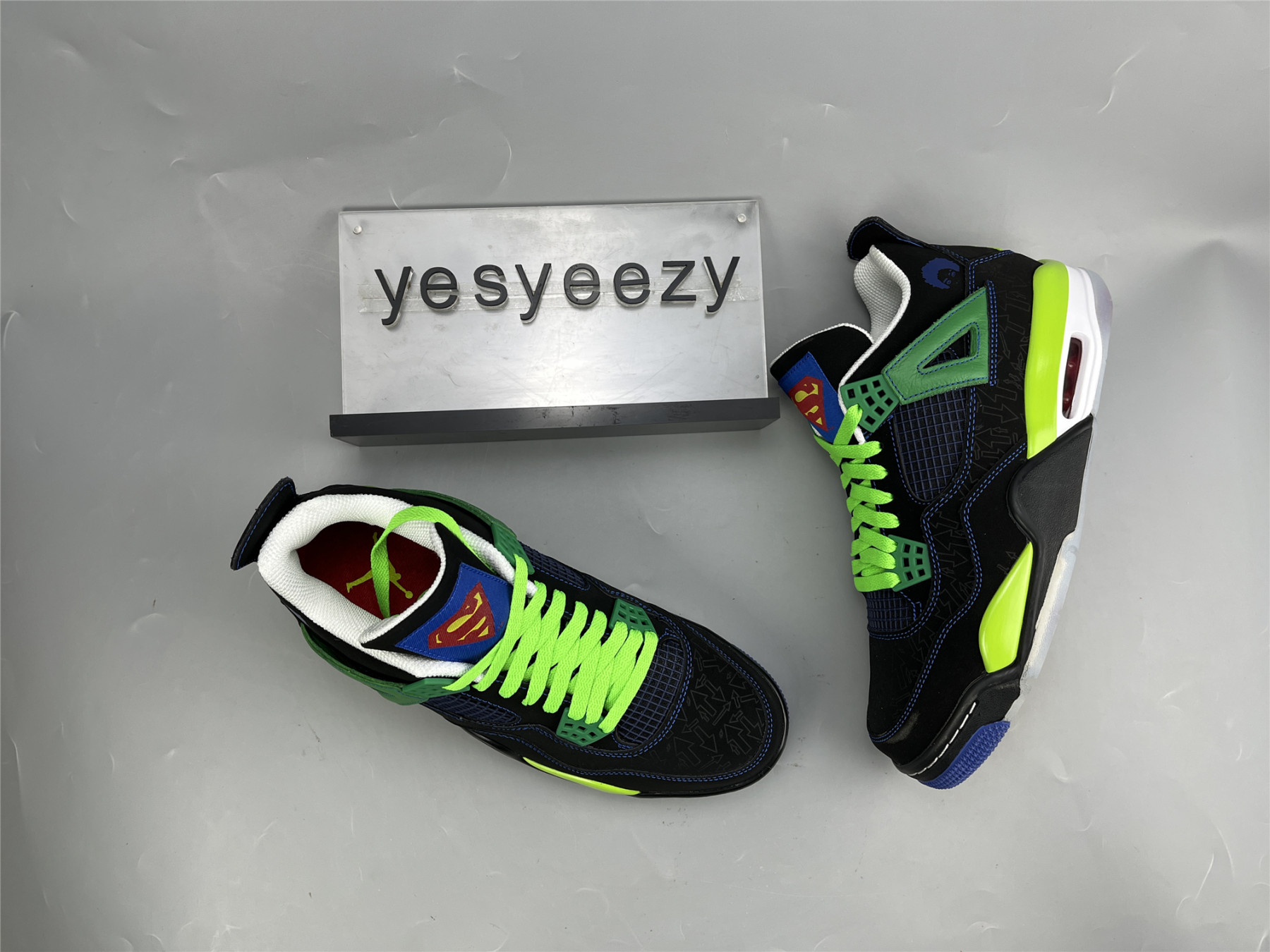 UA AIR JORDAN 4 RETRO 