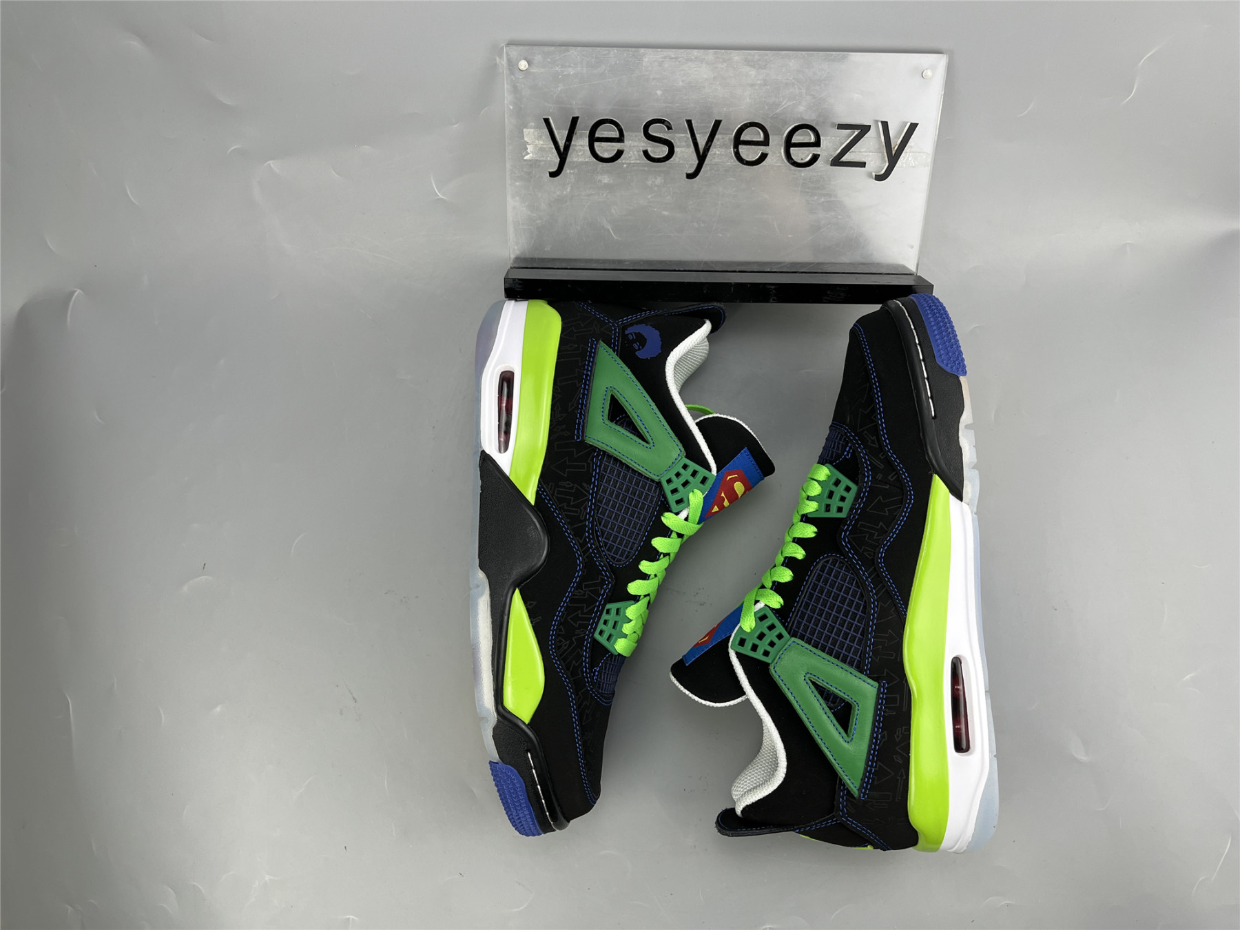 UA AIR JORDAN 4 RETRO 