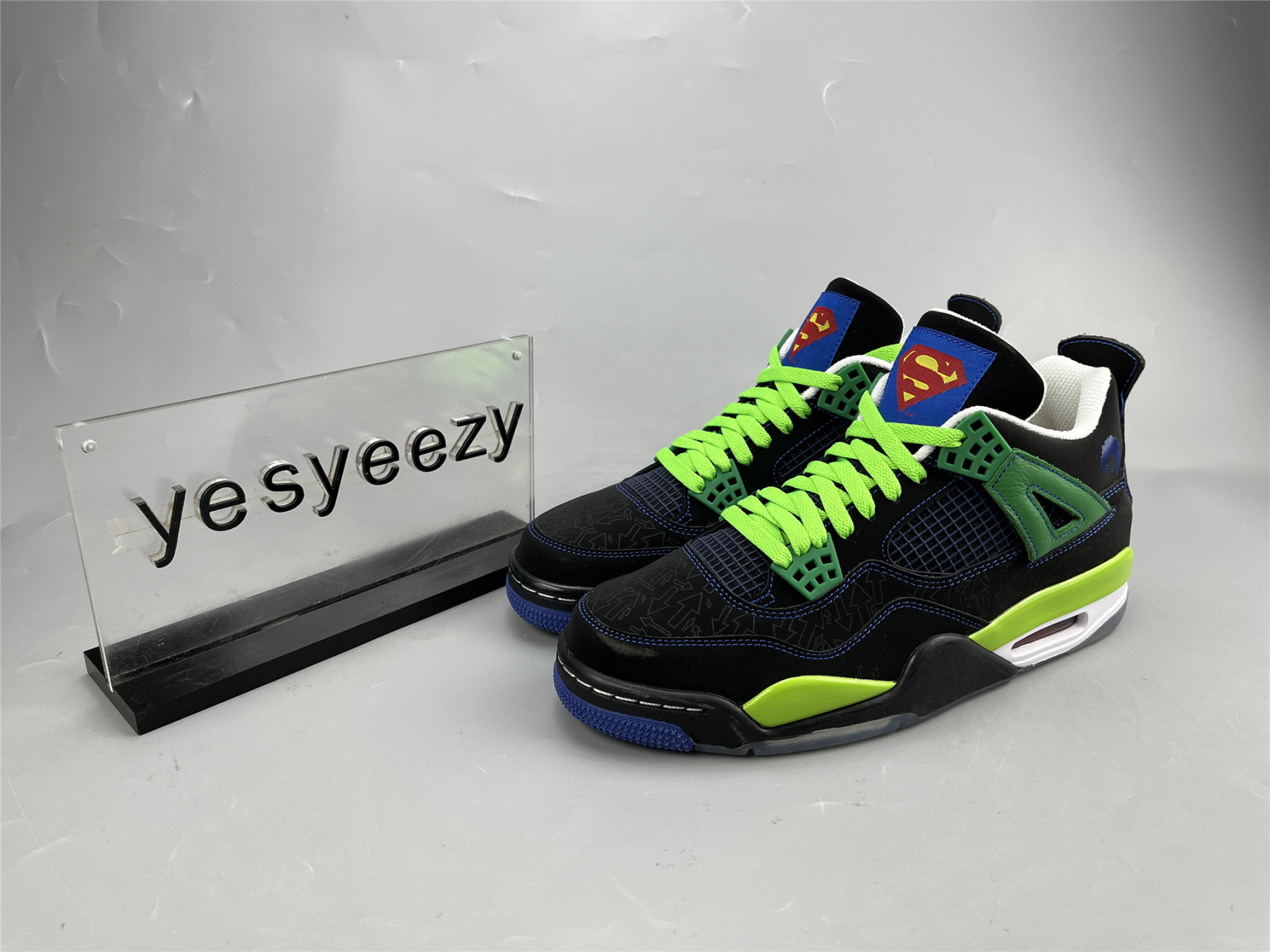 UA AIR JORDAN 4 RETRO 