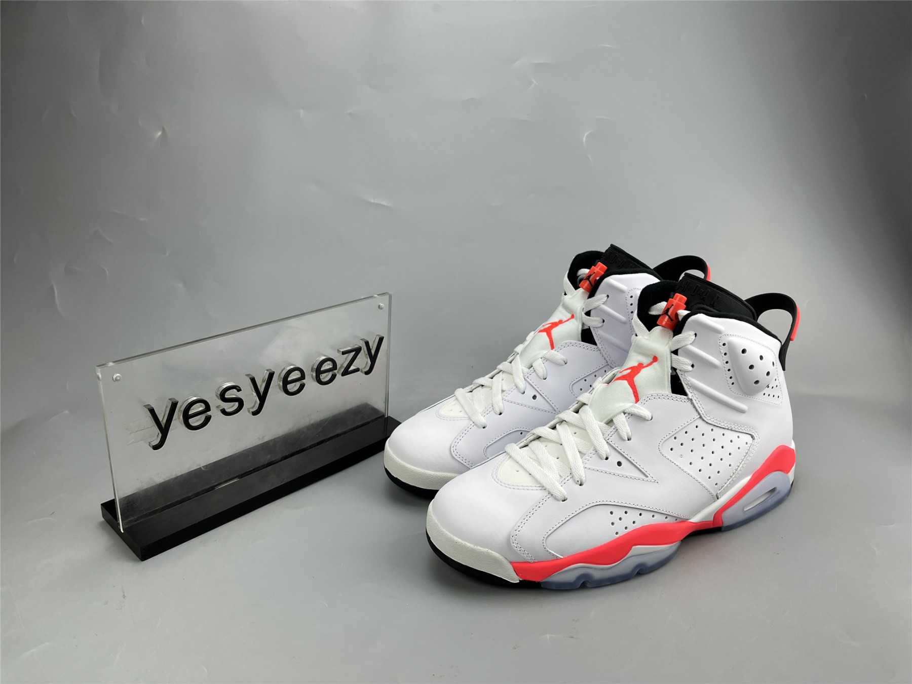 UA AIR JORDAN 6 RETRO