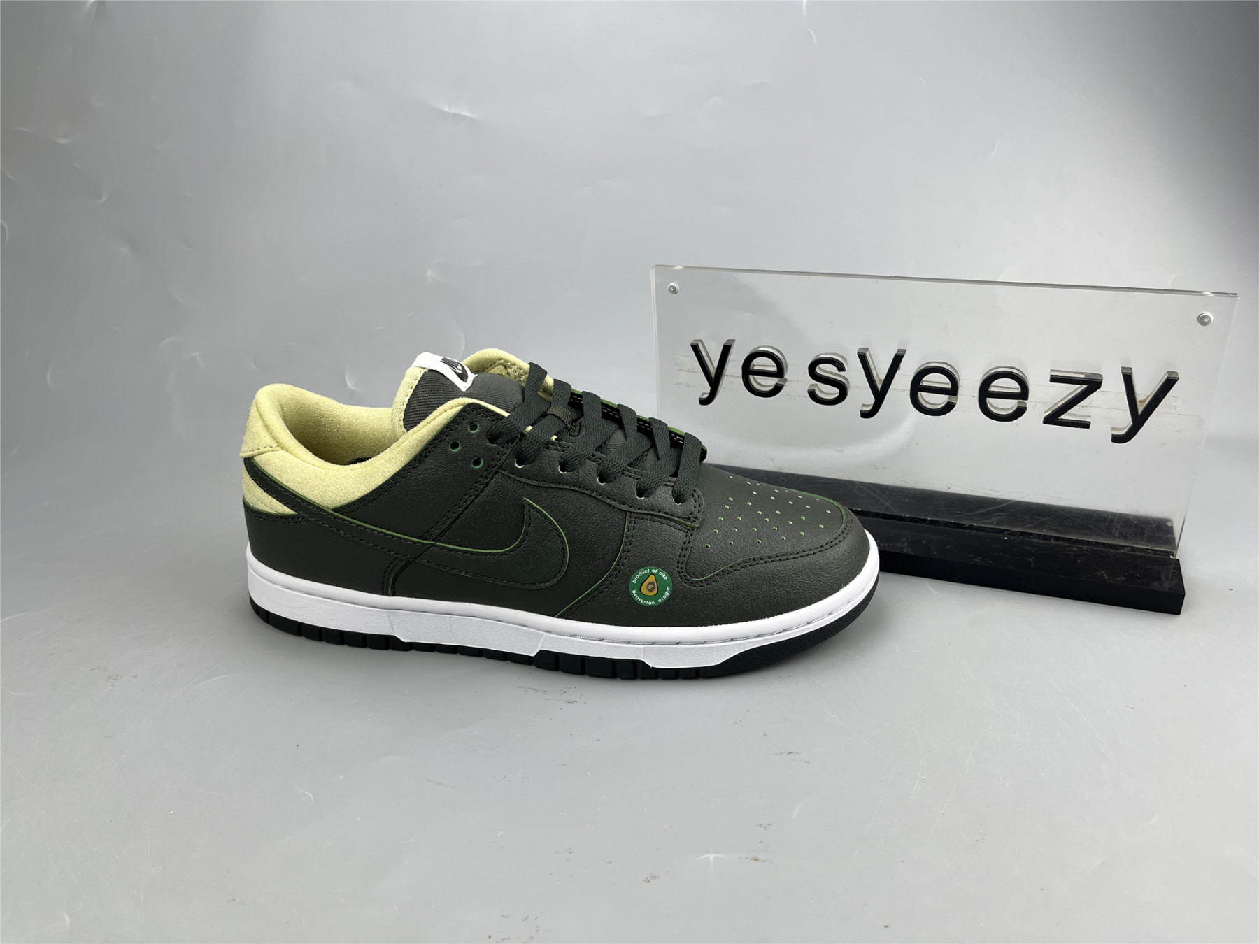 UA NIKE WMNS DUNK LOW LX