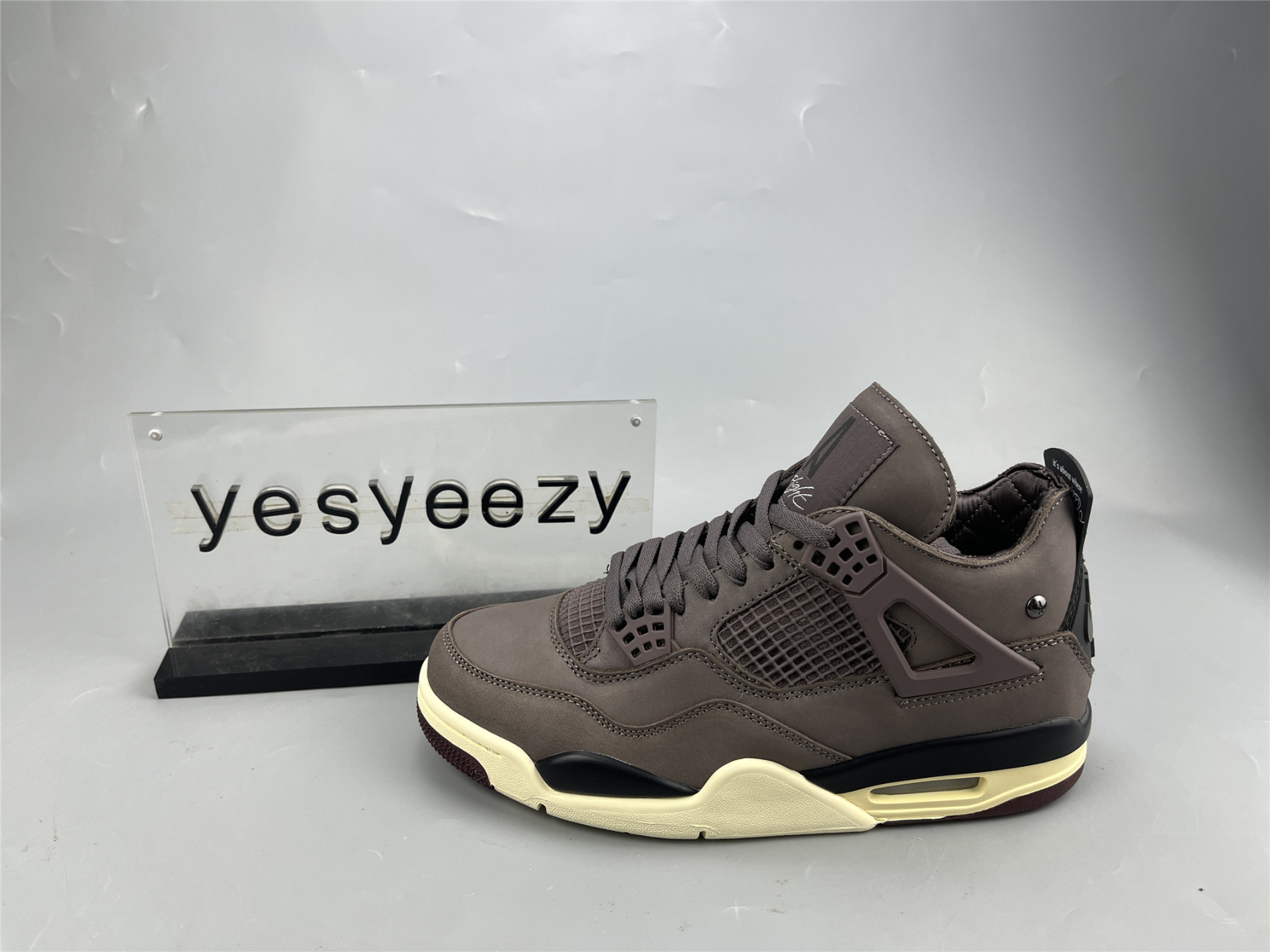UA A MA MANIÉRE X AIR JORDAN 4 RETRO