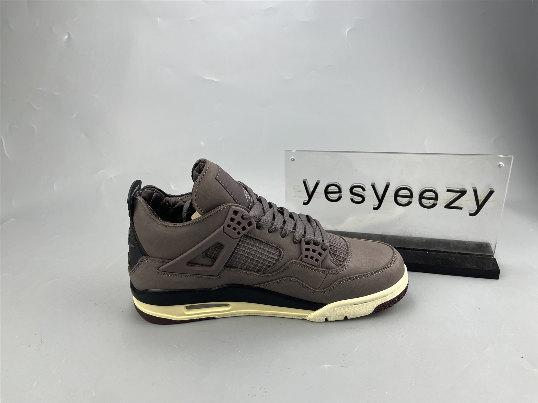 UA A MA MANIÉRE X AIR JORDAN 4 RETRO