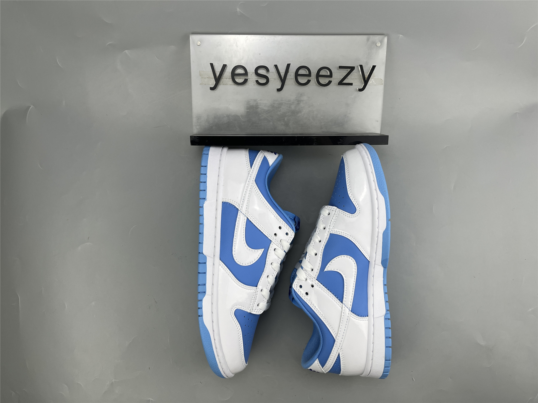 UA NIKE WMNS DUNK LOW