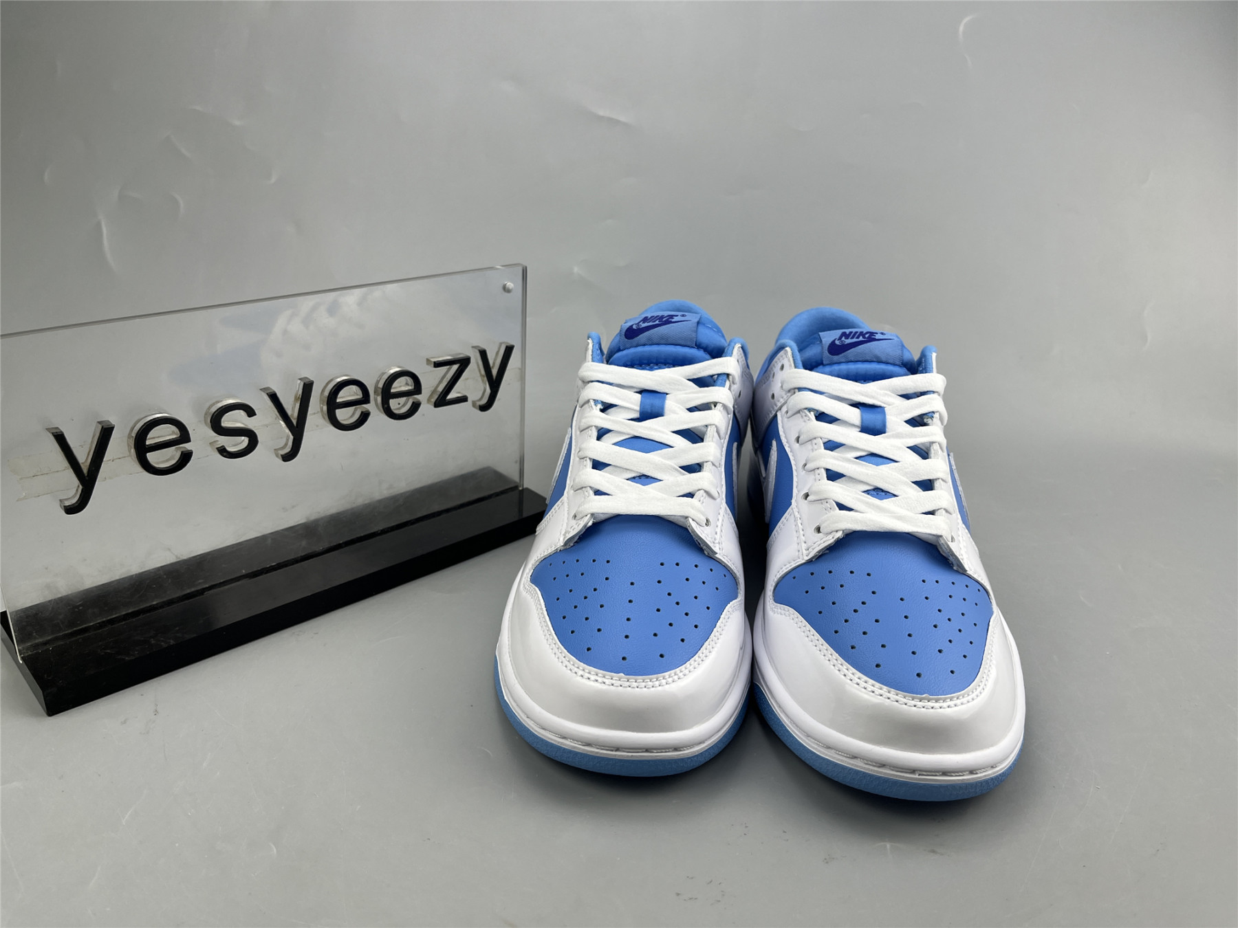 UA NIKE WMNS DUNK LOW