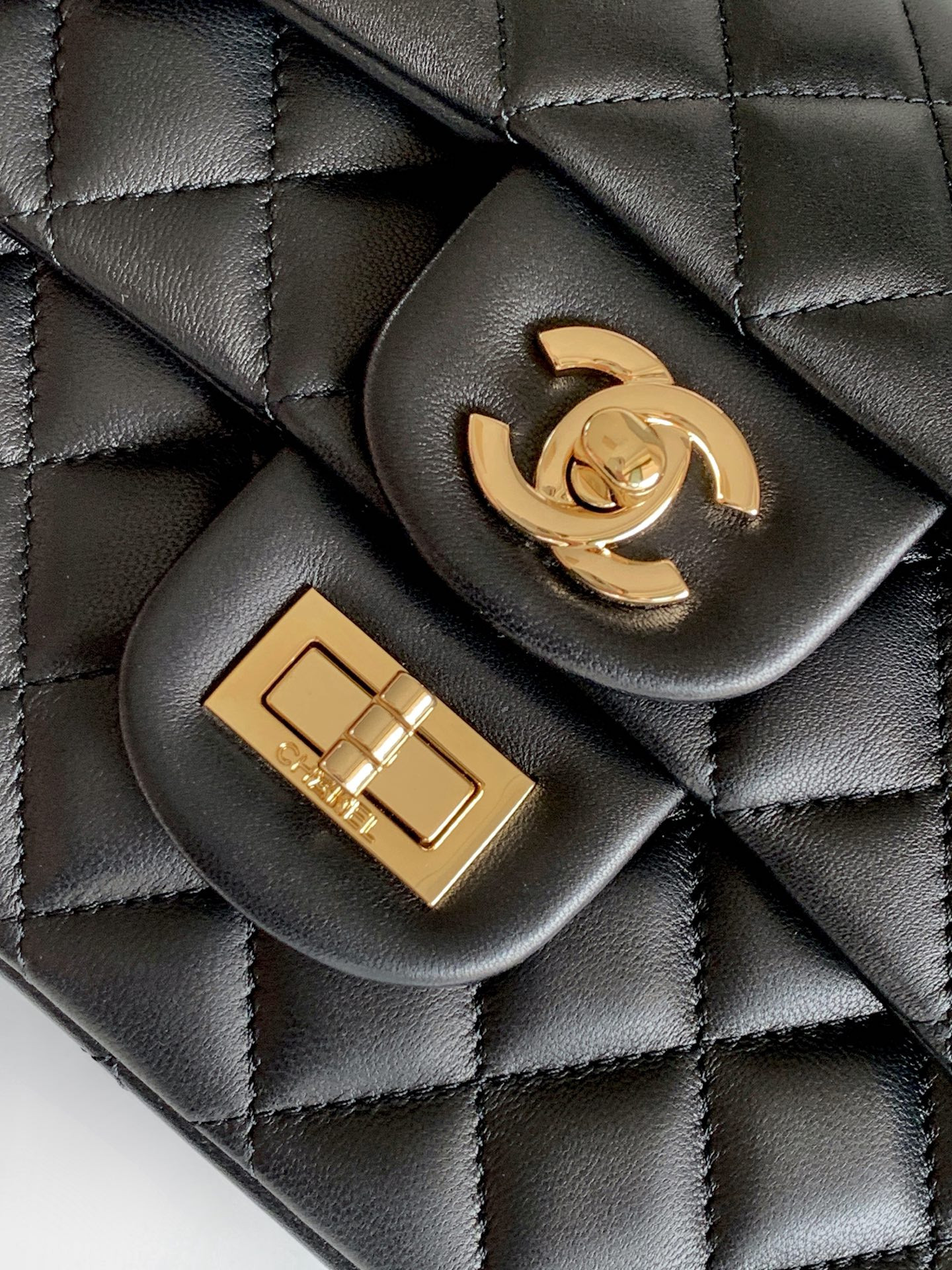 Chanel Flap Handbag 25.5x15.5x6.5cm