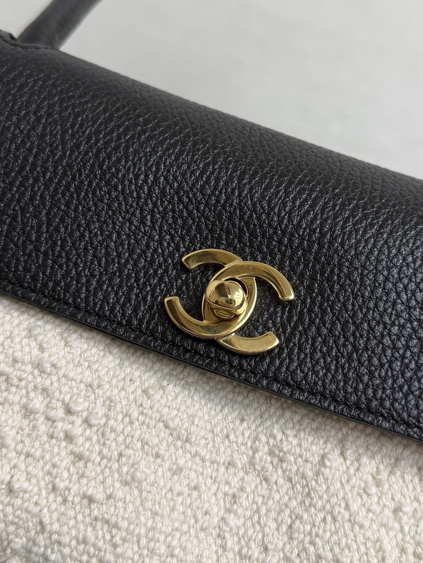 Chanel Small Tote AS6288 15x31x12cm