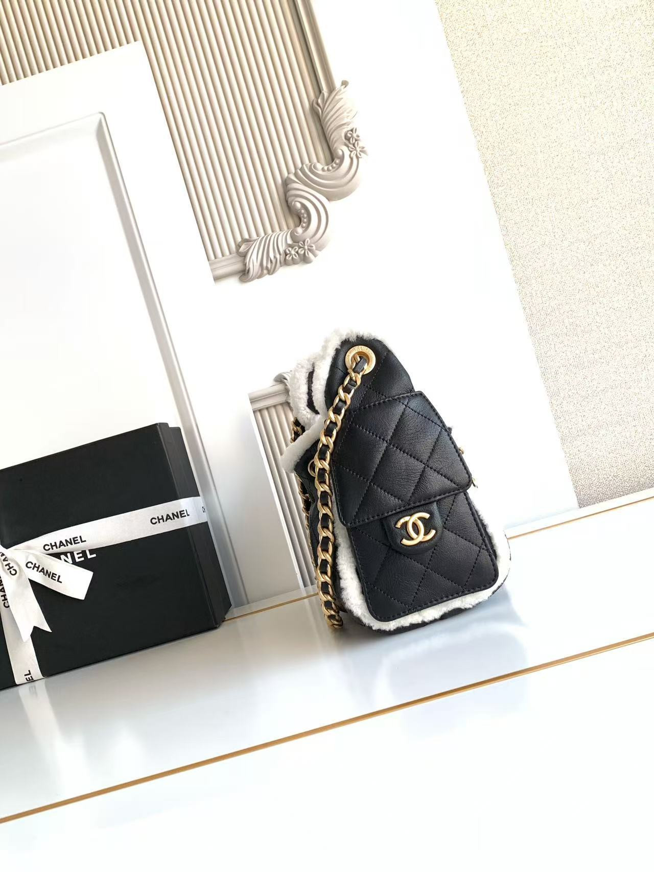 CHANEL 25C Bucket Bag 20x22x12.5cm