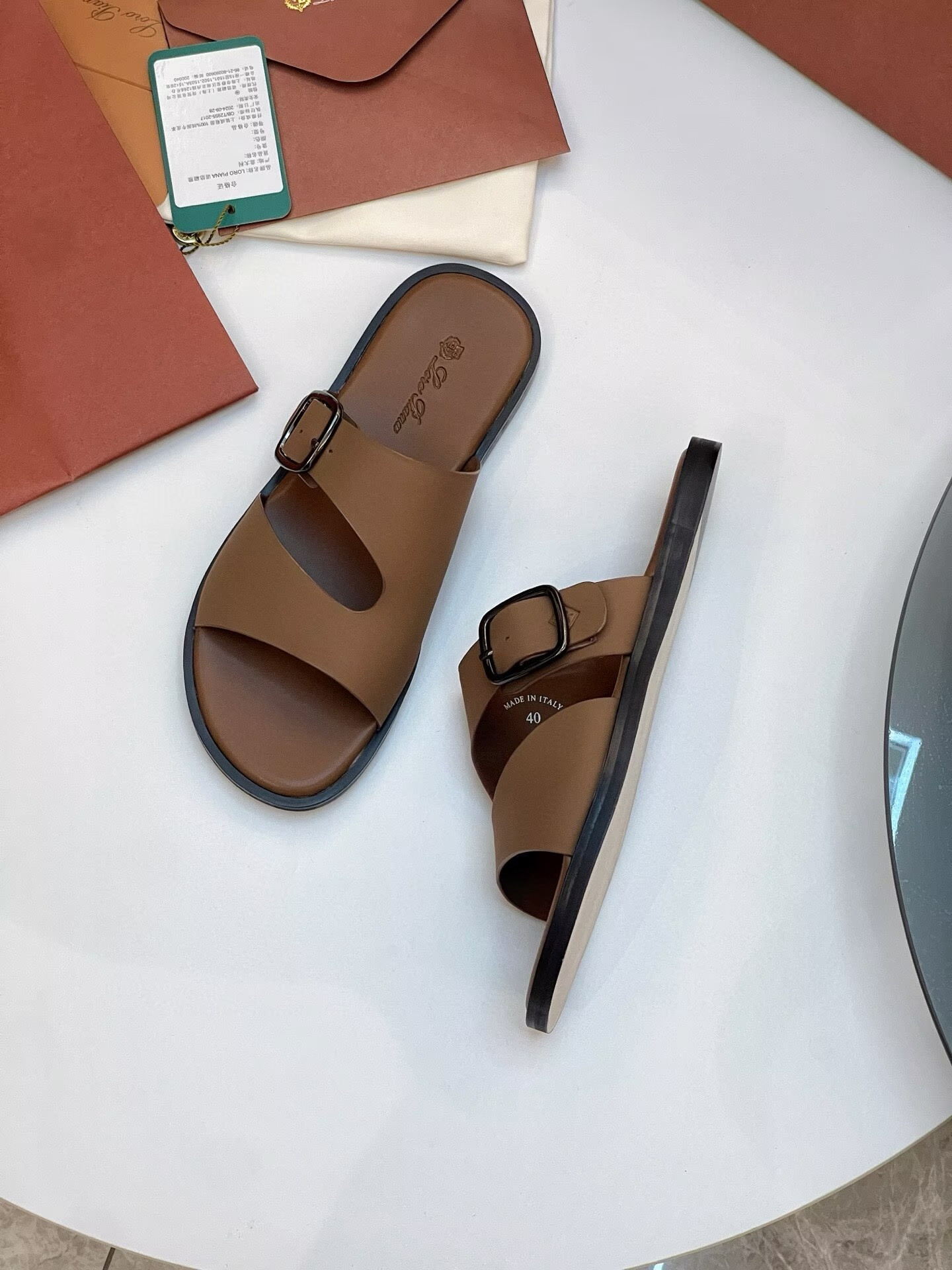 ua L0r0 P1ana sandals
