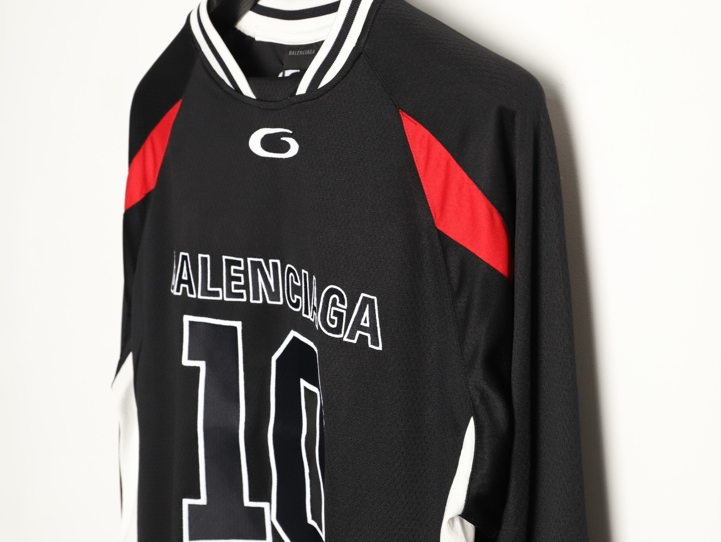 Ba1en*iaga long-sleeved t-shirt