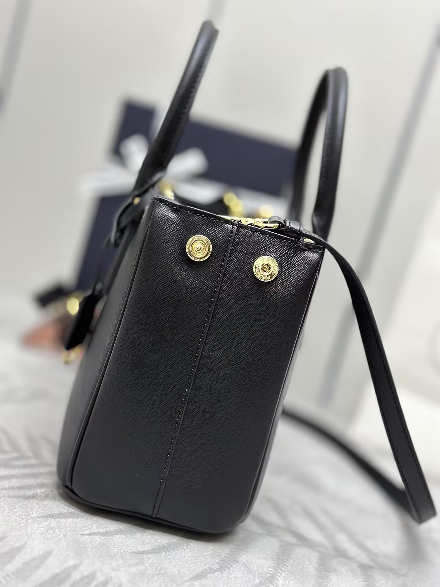 Prada Galleria medium Saffiano Leather Bag 28x20x12cm