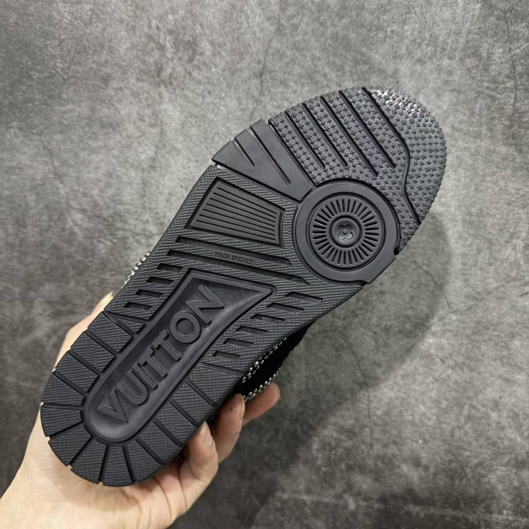 UA LV Skate Sneaker