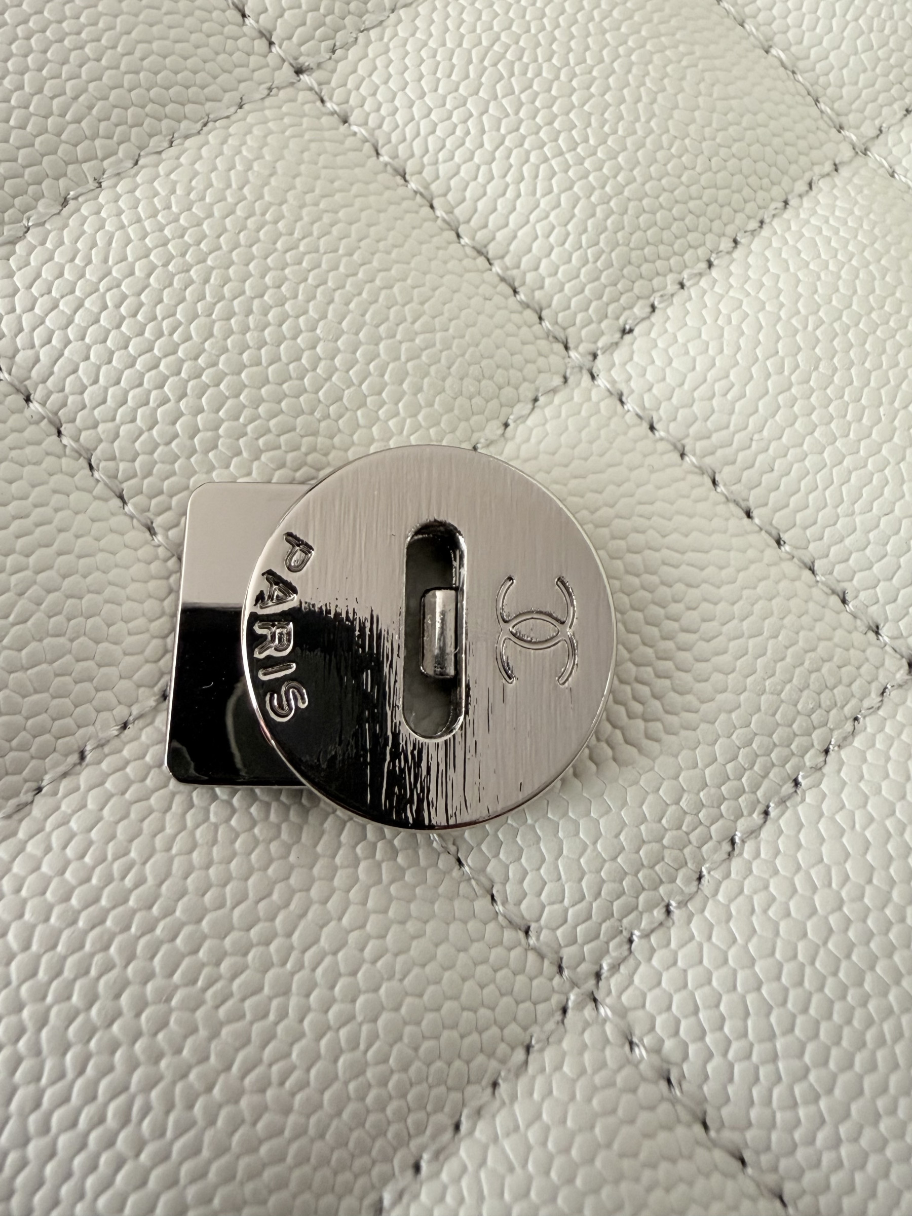 Chanel Flap Bag AS2302 20x12.5x6cm