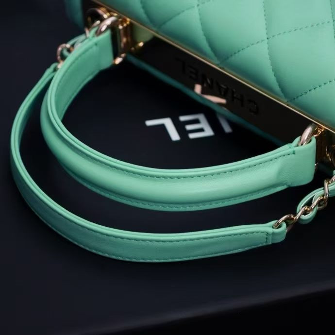 CHANEL FLAP BAG WITH TOP HANDLE 17x25x12cm