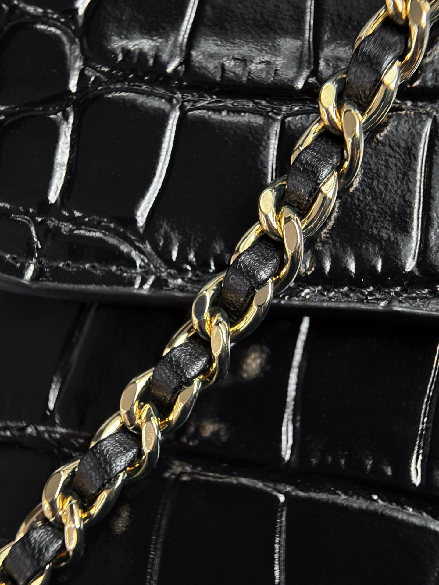 Chanel Mini Flap Bag With Handle AS6424 14.5x19.5x5cm