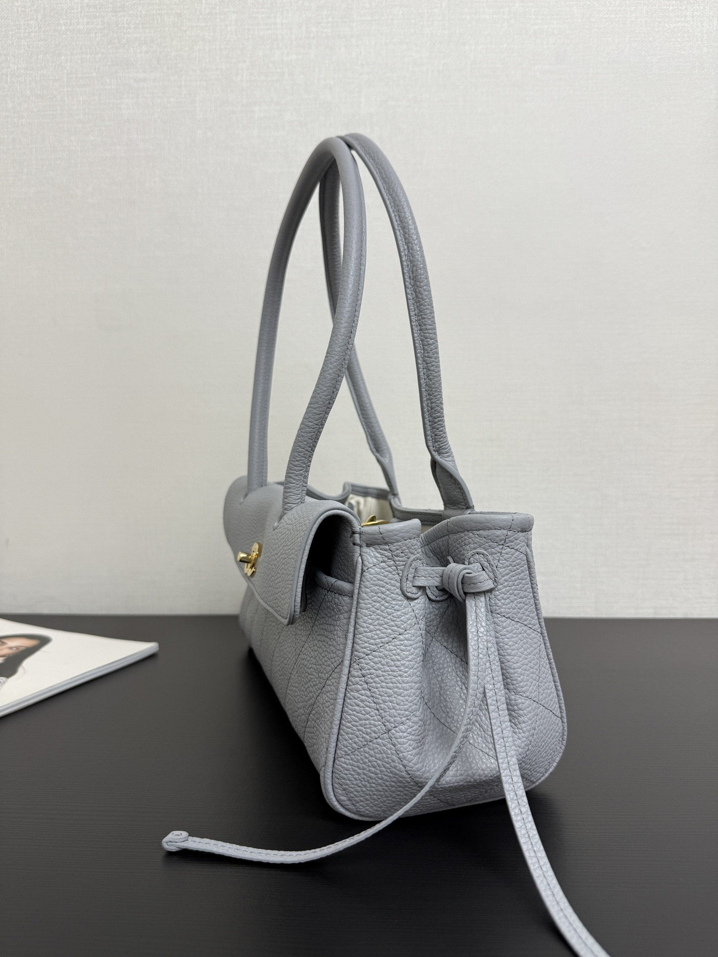 Chanel Small Tote AS6288 15x31x12cm