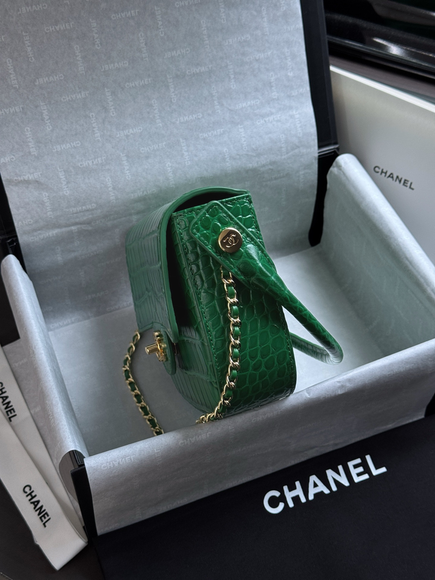Chanel Mini Flap Bag With Handle AS6424 14.5x19.5x5cm