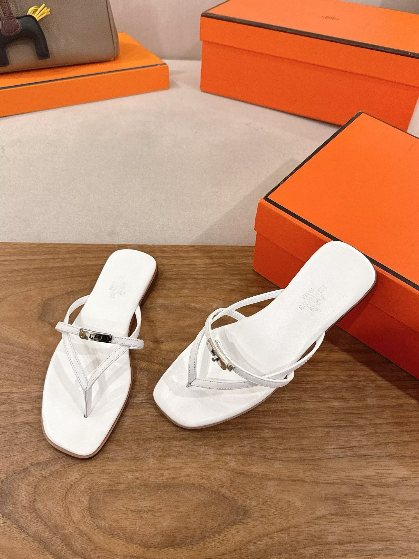 ua H**me5 miss sandals