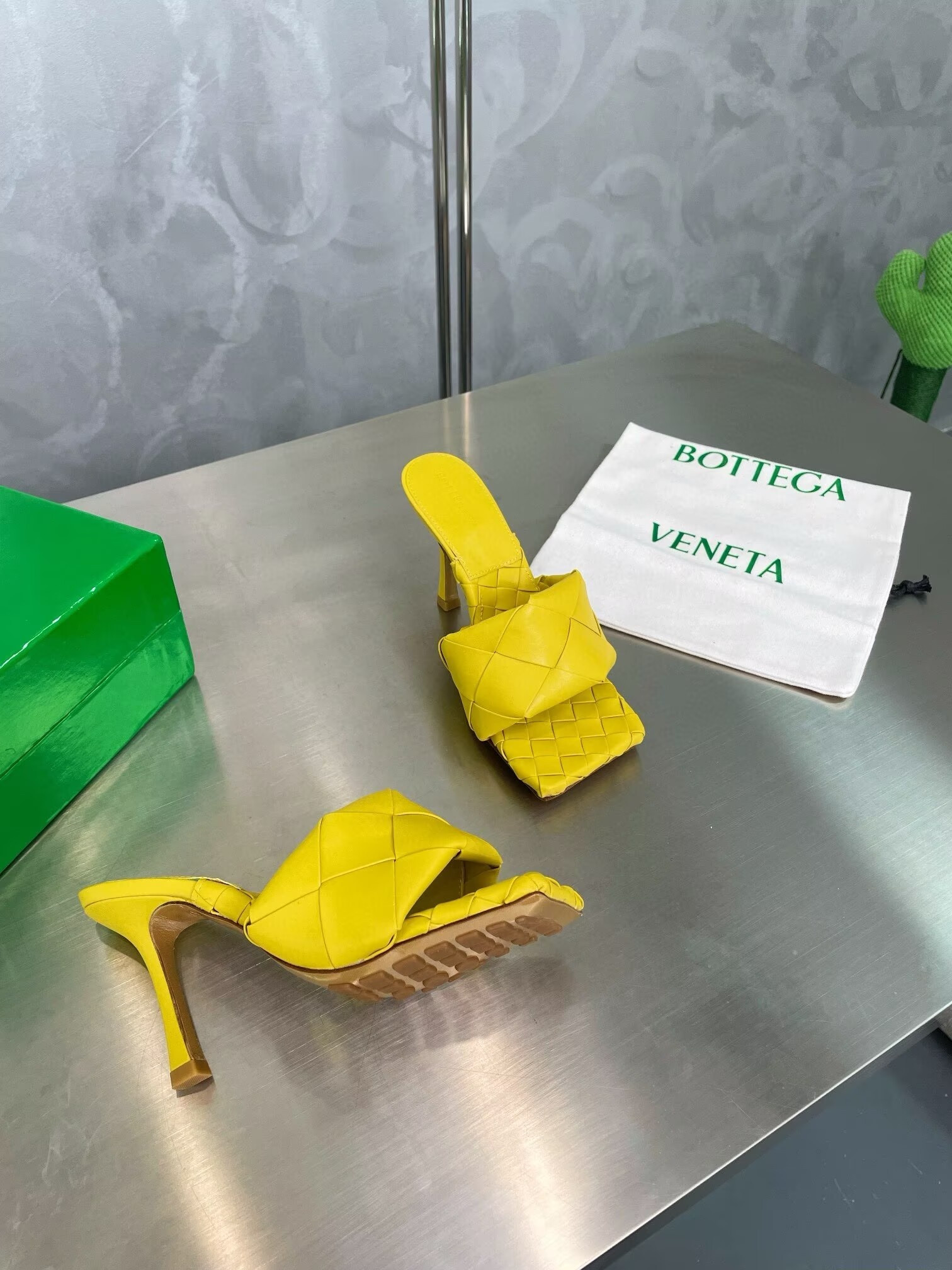 UA Bottega Veneta Lido Slides
