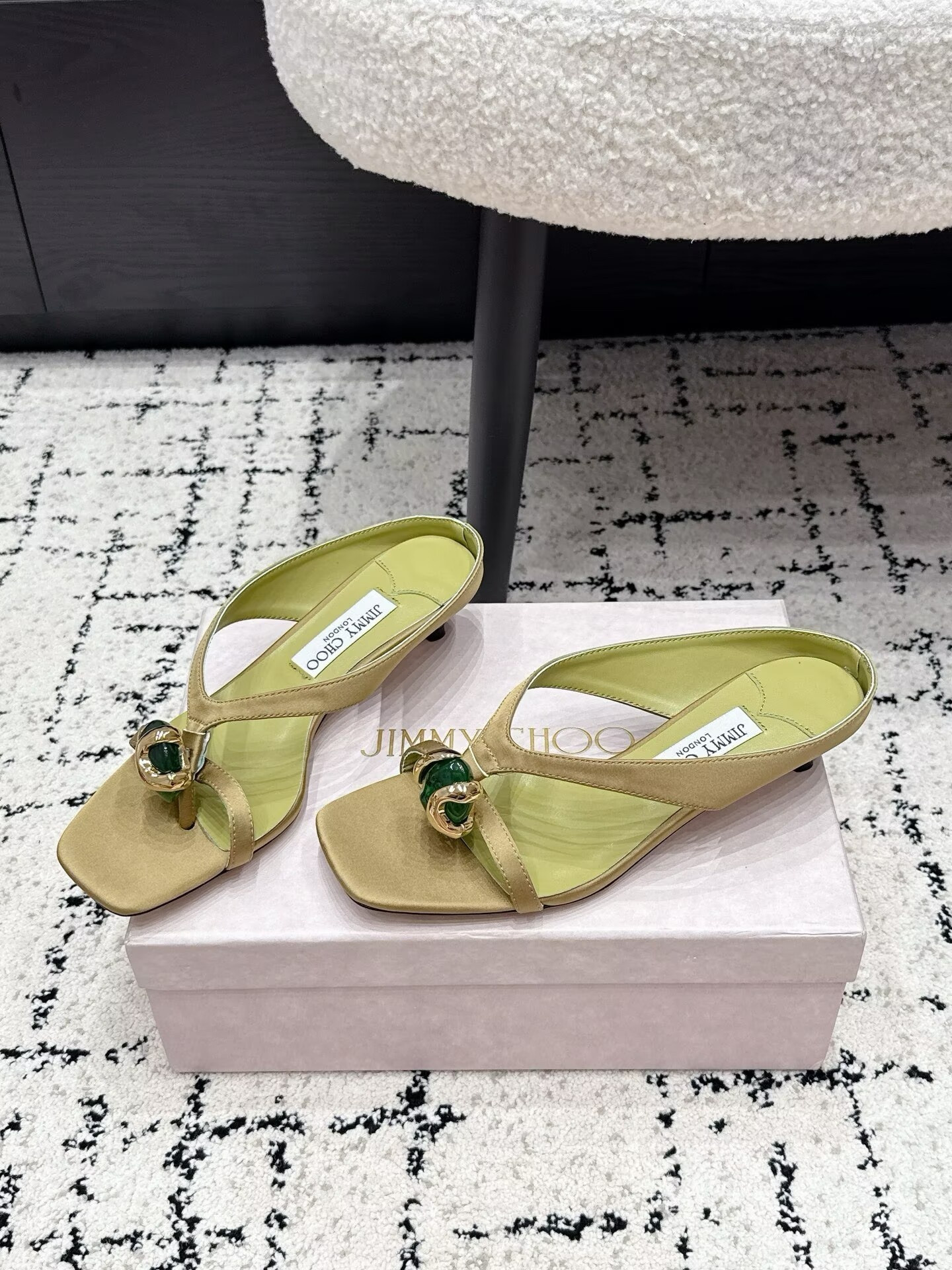 ua J1m*y Ch00 emeri sandals