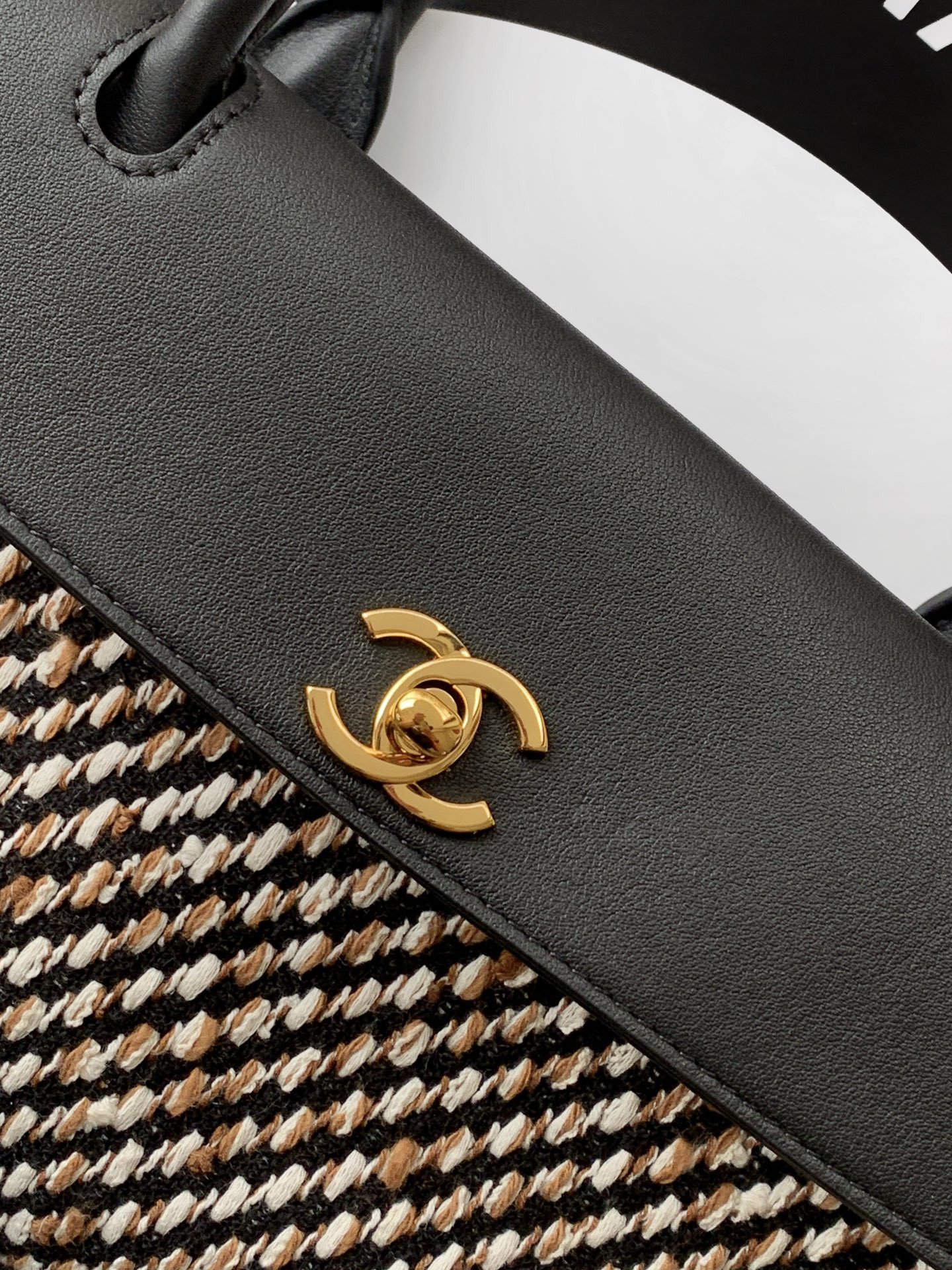 Chanel Small Tote AS6288 15x31x12cm