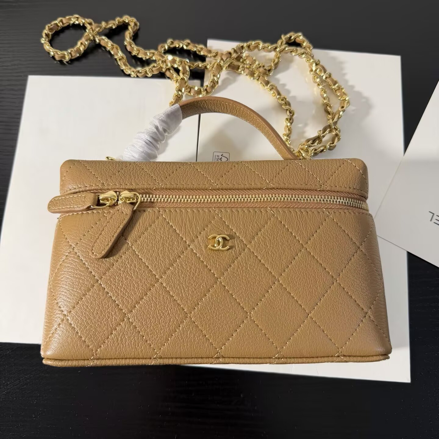 CHANEL Classic Vanity with chain Handbag 17x19.5x5cm