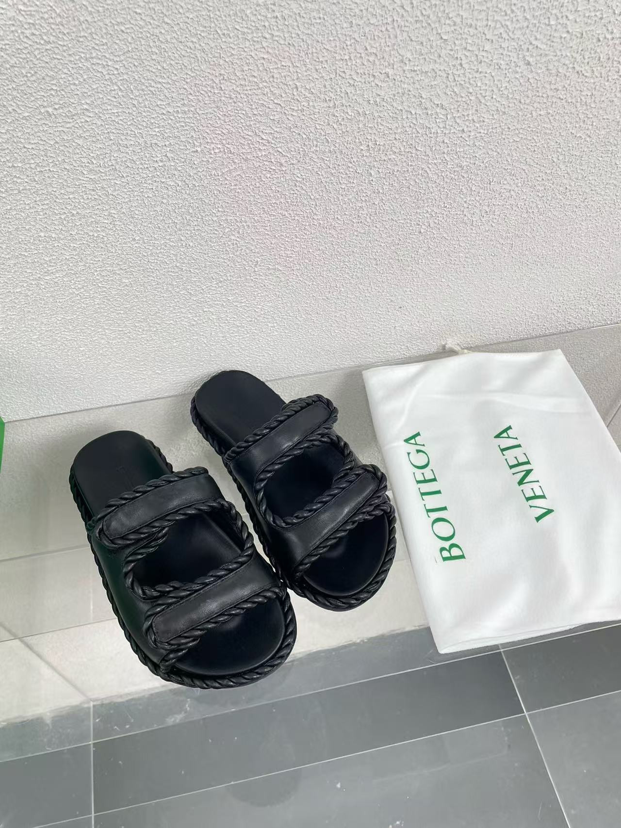 UA B0tt*ga Ven*ta Slide