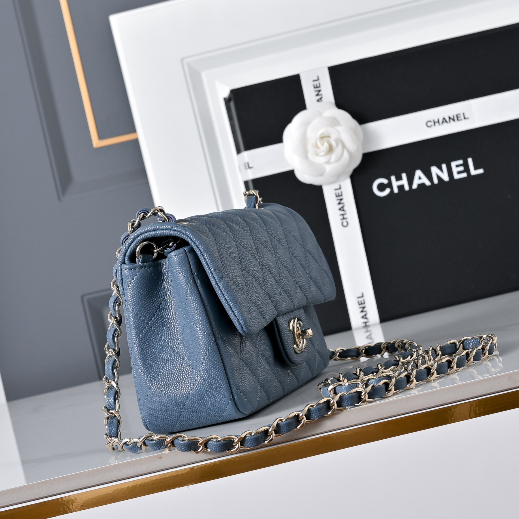Chanel Mini Flap Bag A69900 20x12x6cm