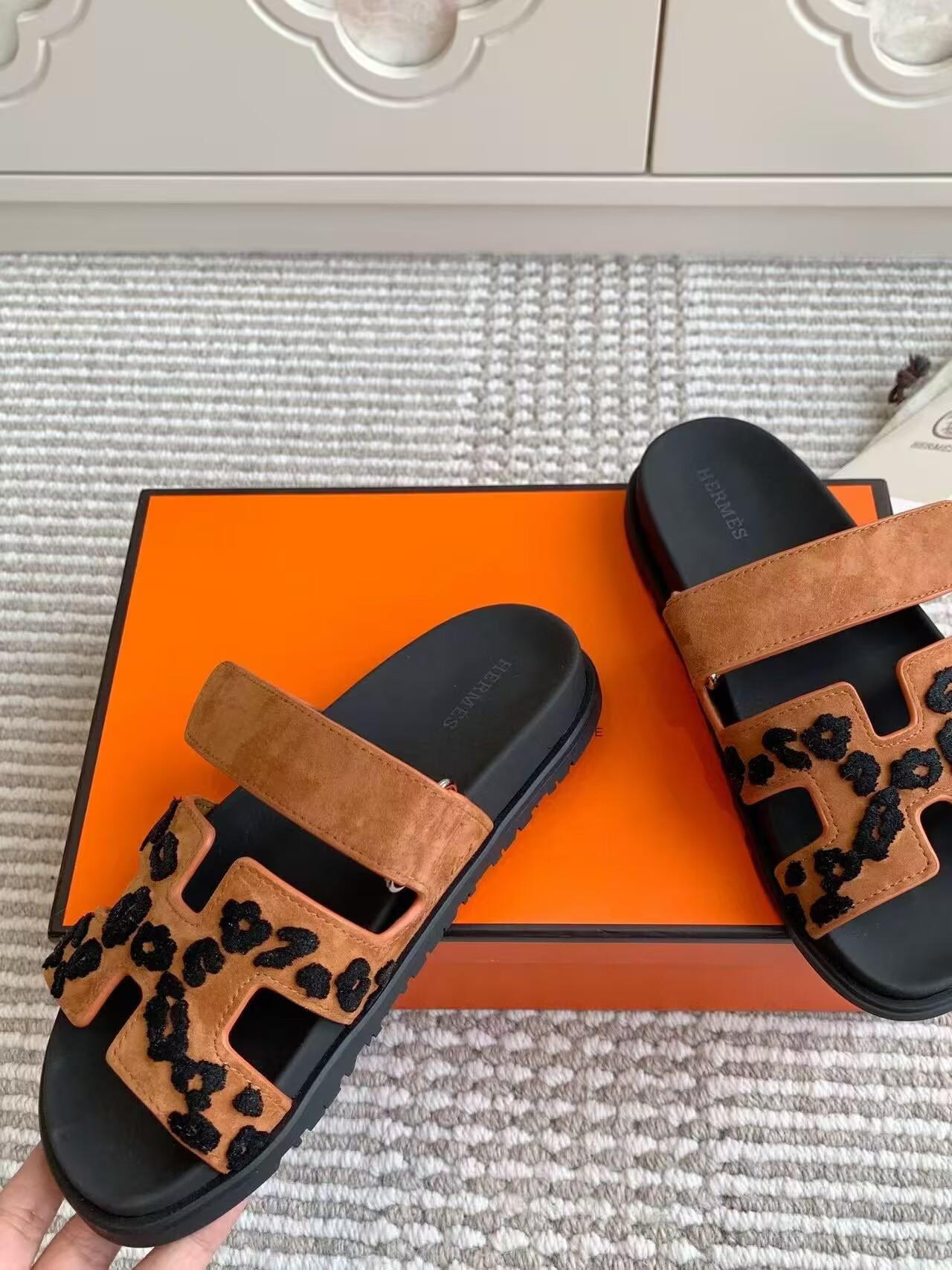 UA H**me5 Chypre Sandal