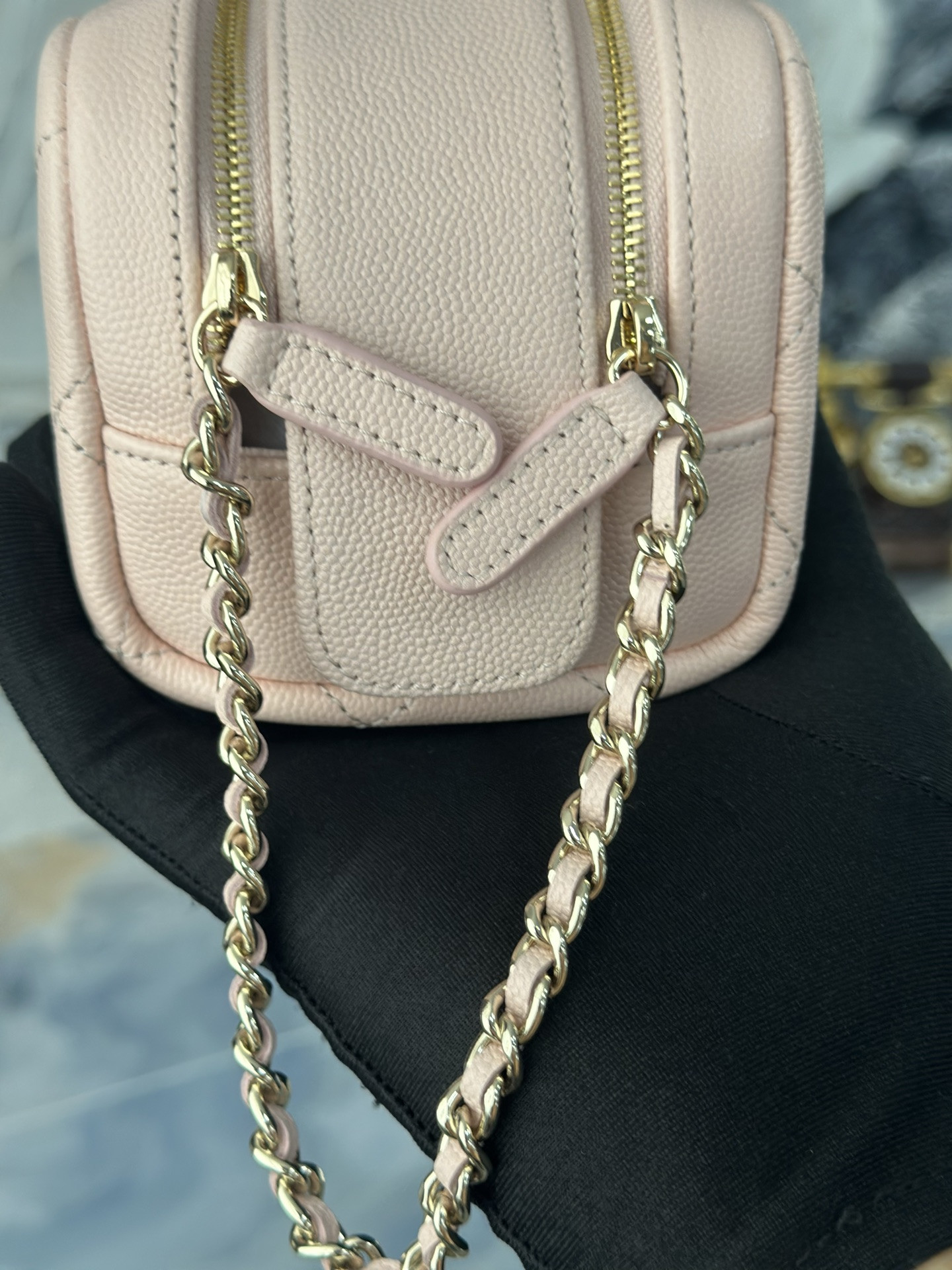 Chanel Pouch Bag A31109 18x9x9cm