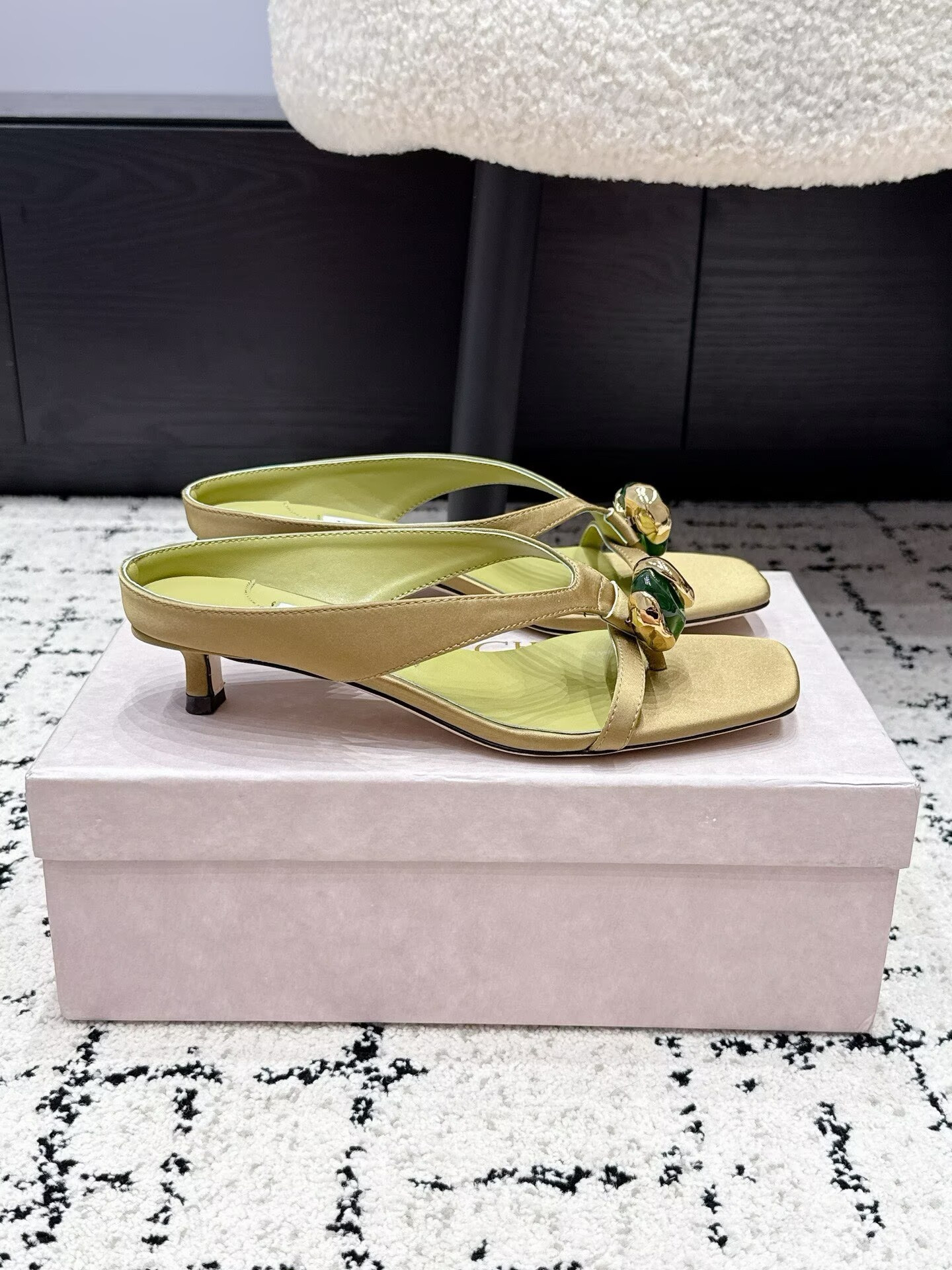 ua J1m*y Ch00 emeri sandals
