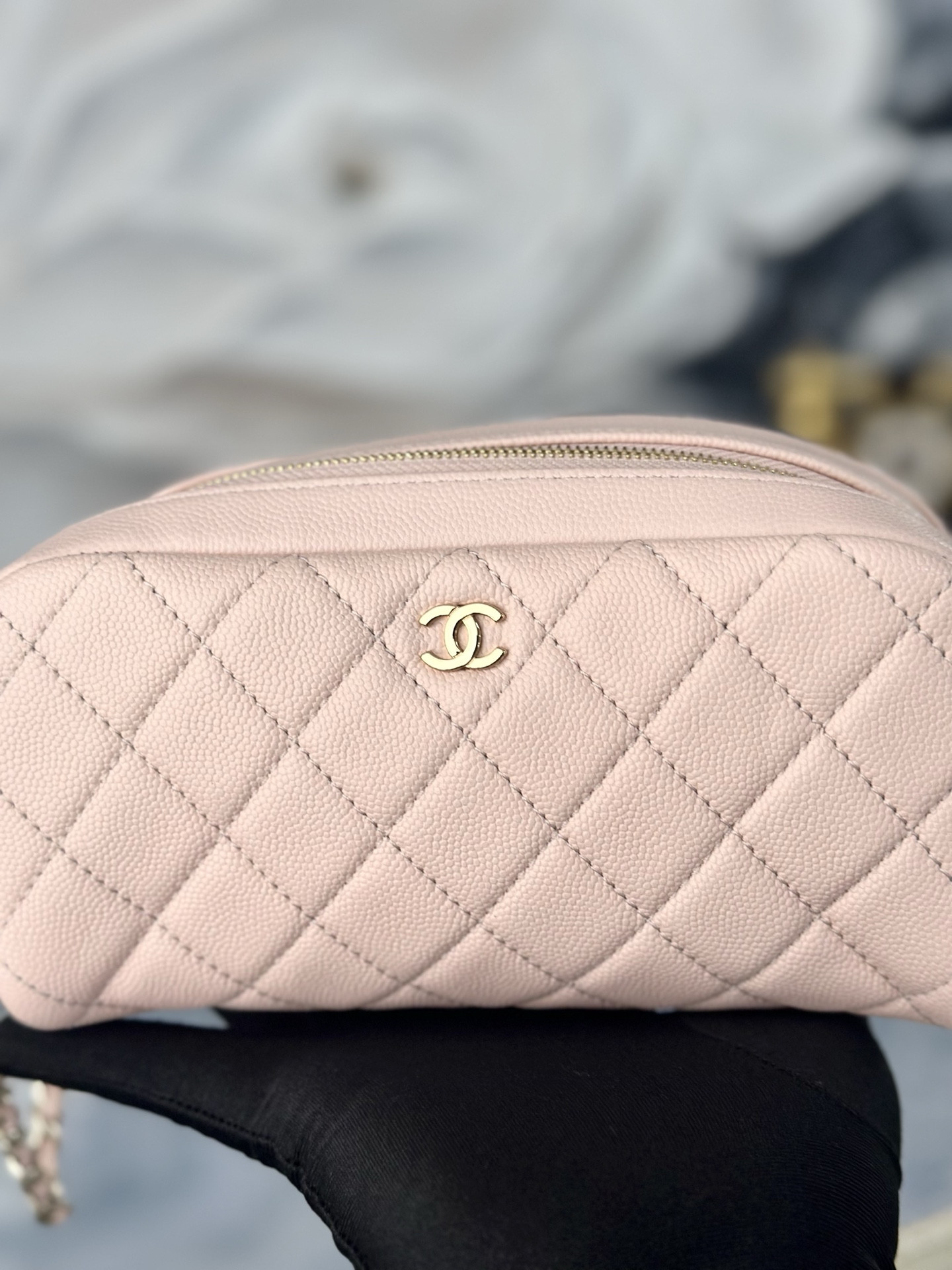 Chanel Pouch Bag A31109 18x9x9cm