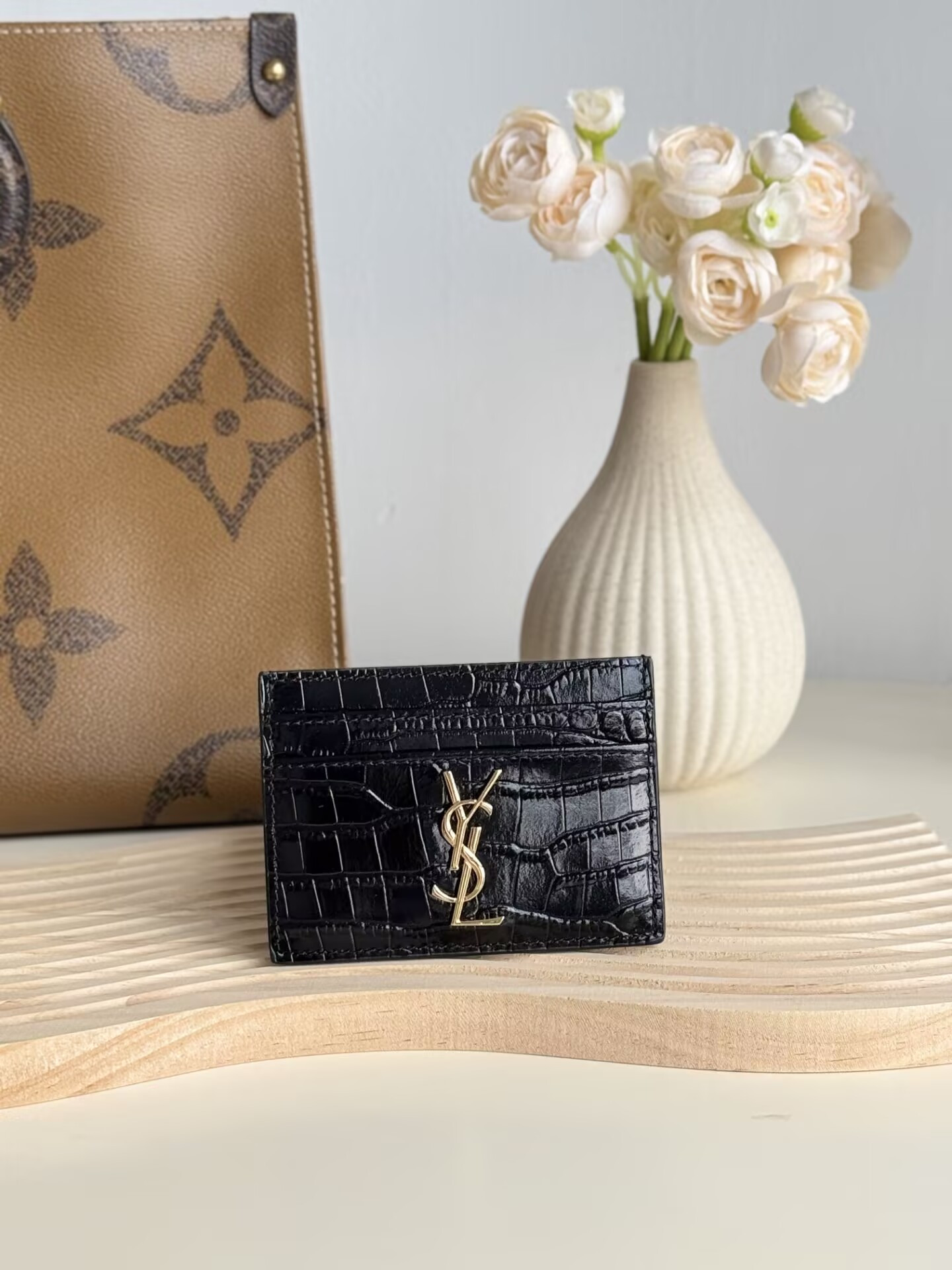 Y51 Card holder 10x7.5x0.5cm