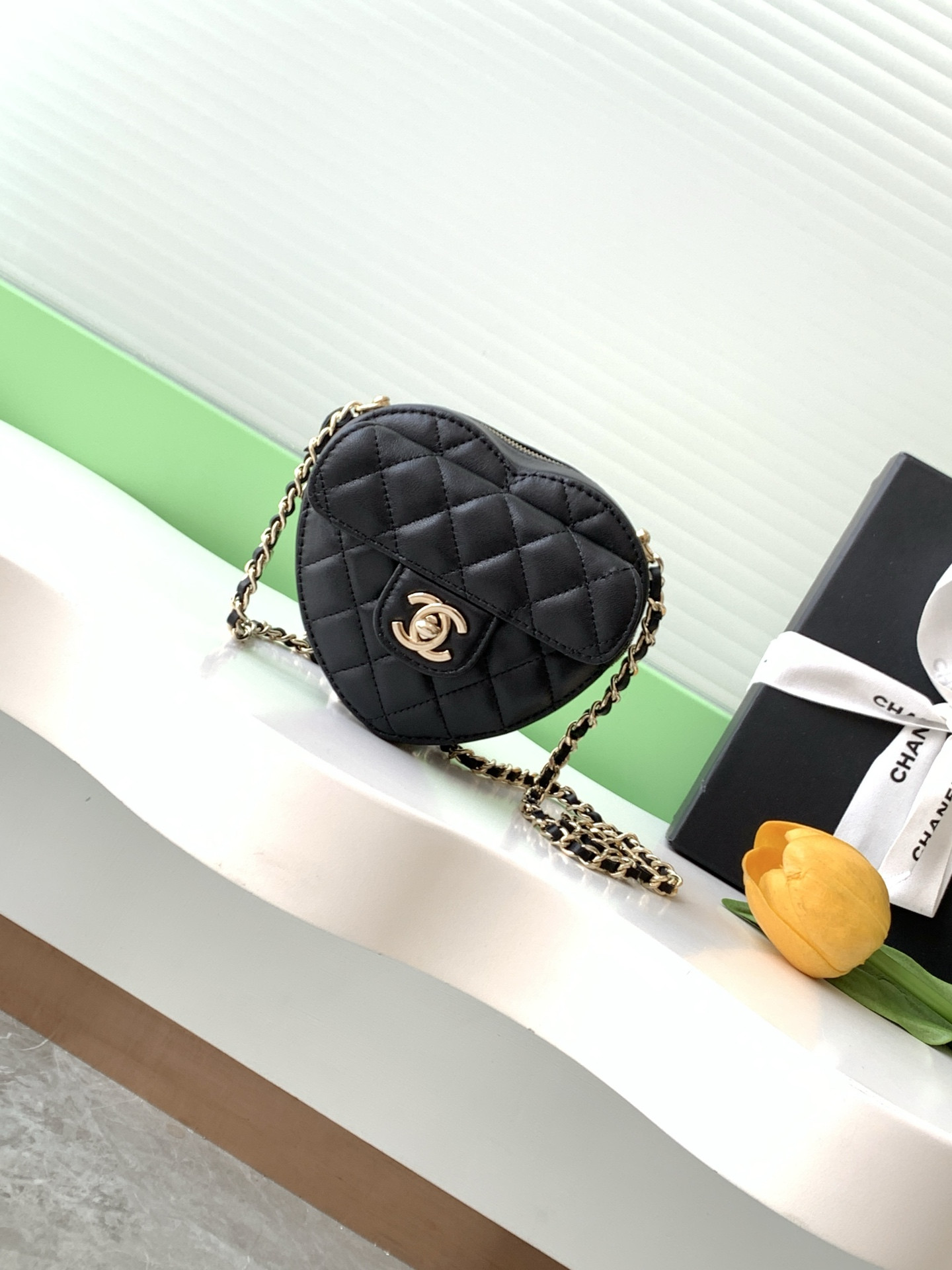 Chanel Mini 22S Heart Clutch With Chain 12x13x5.5cm