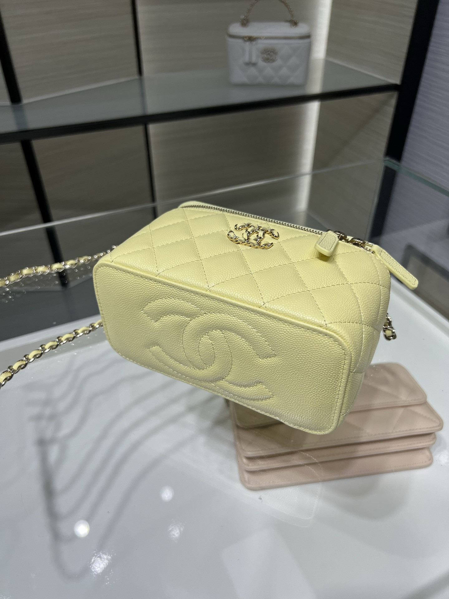 CHANEL Vanity With Chain AP5182 9.5x17x8cm