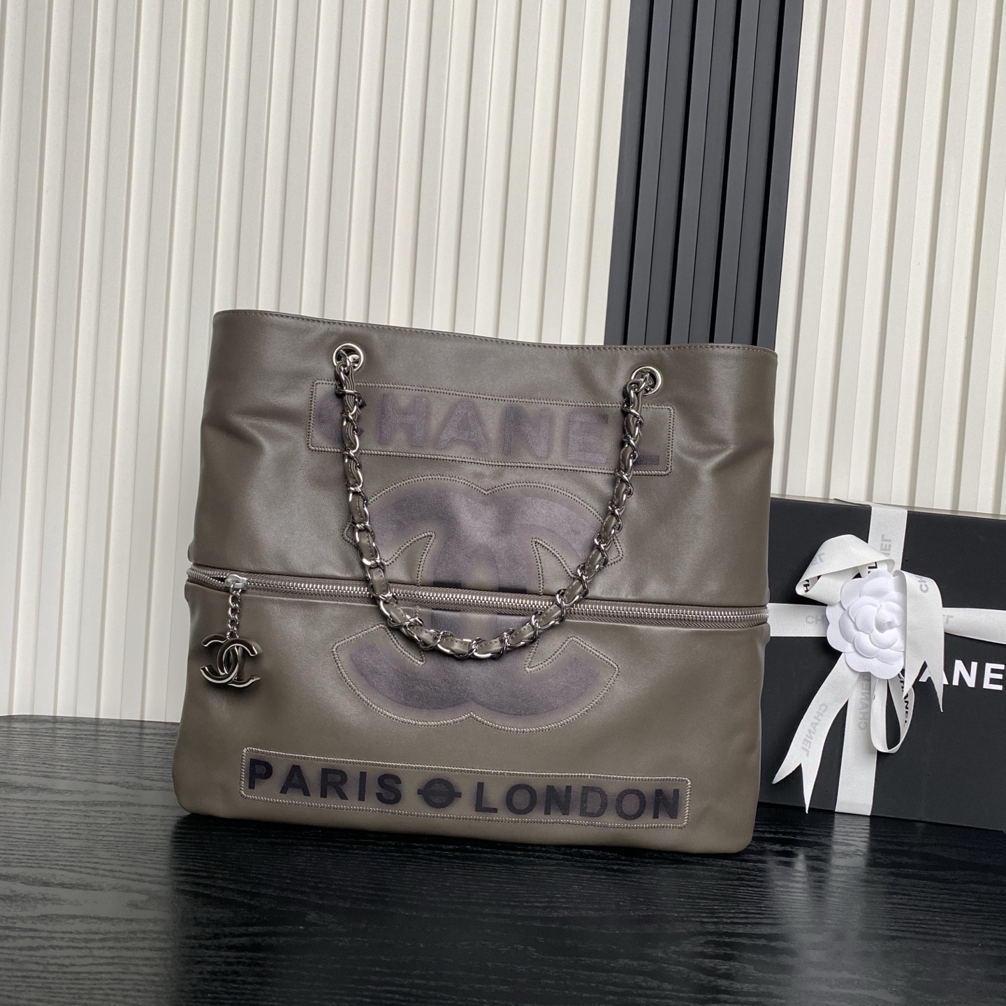 Chanel Vintage Graffiti Expandable Tote Bag AS9903 38x33cm