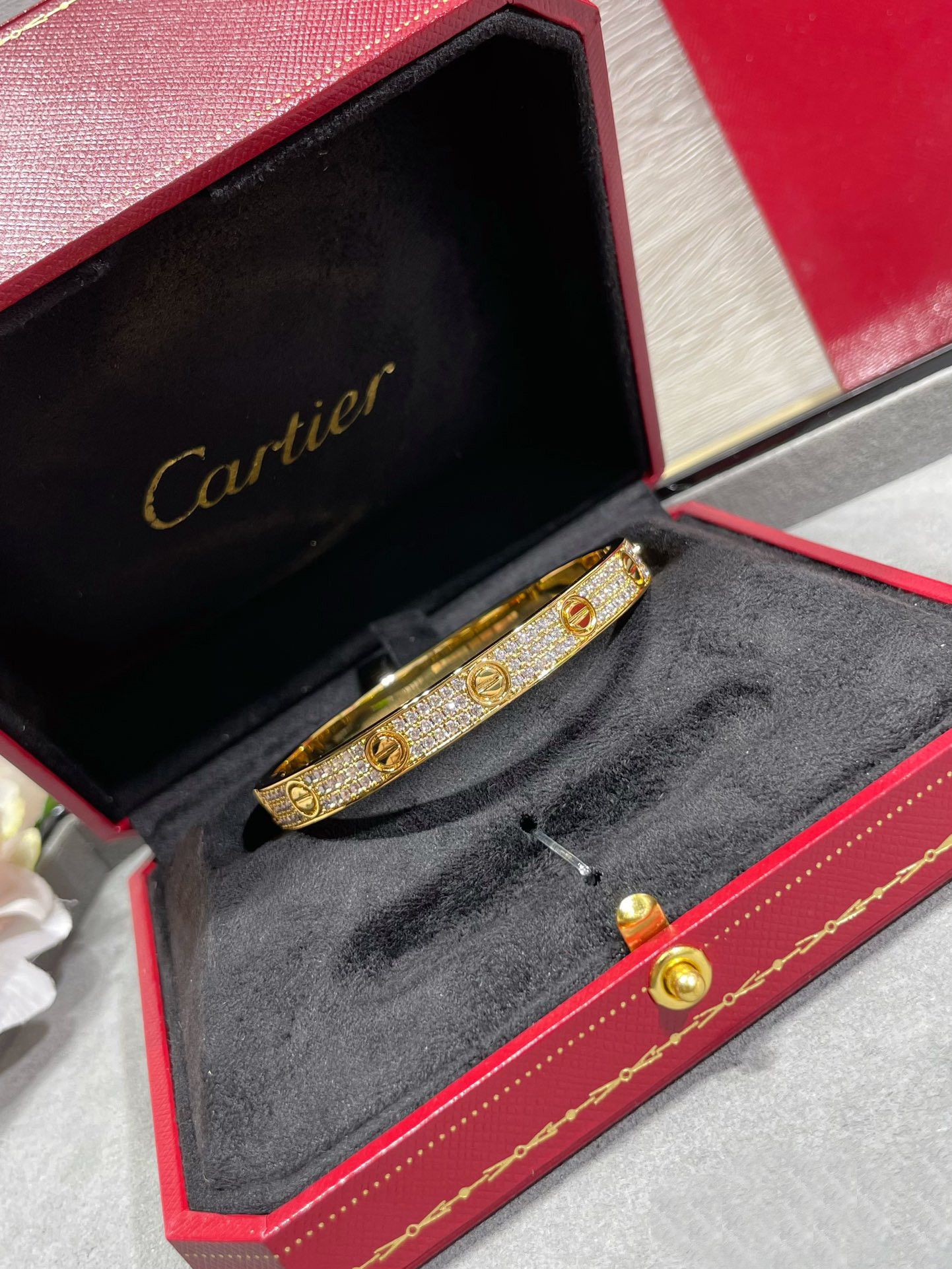 Ca*t1er Wide D1am0nd star Bracelet