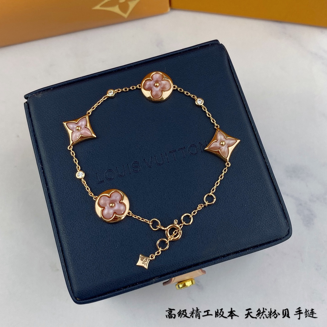 L0vis Vvtt0n Four-Flower Natural Pink Shell Bracelet