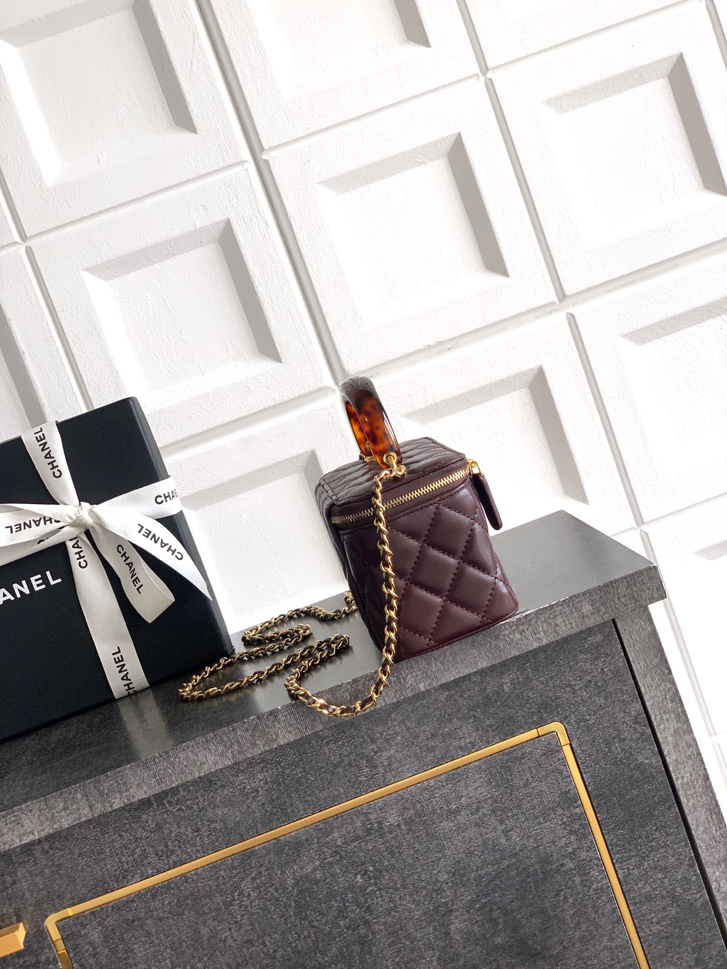 CHANEL Classic Vanity with chain Handbag 17x9.5x8cm
