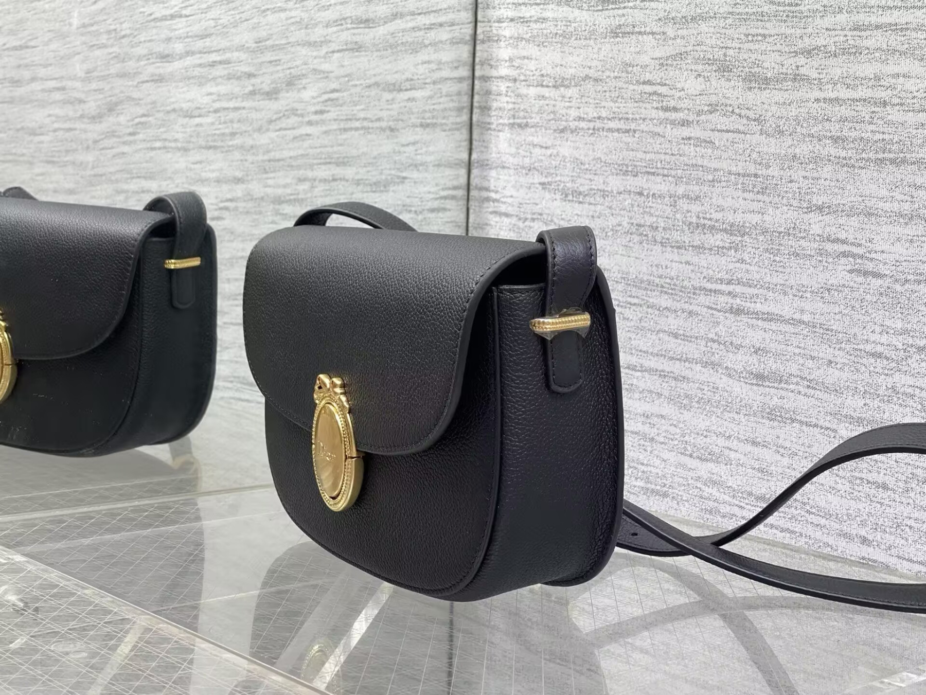 Dior Medium Médaillon Flap Bag 23x16x6.5cm