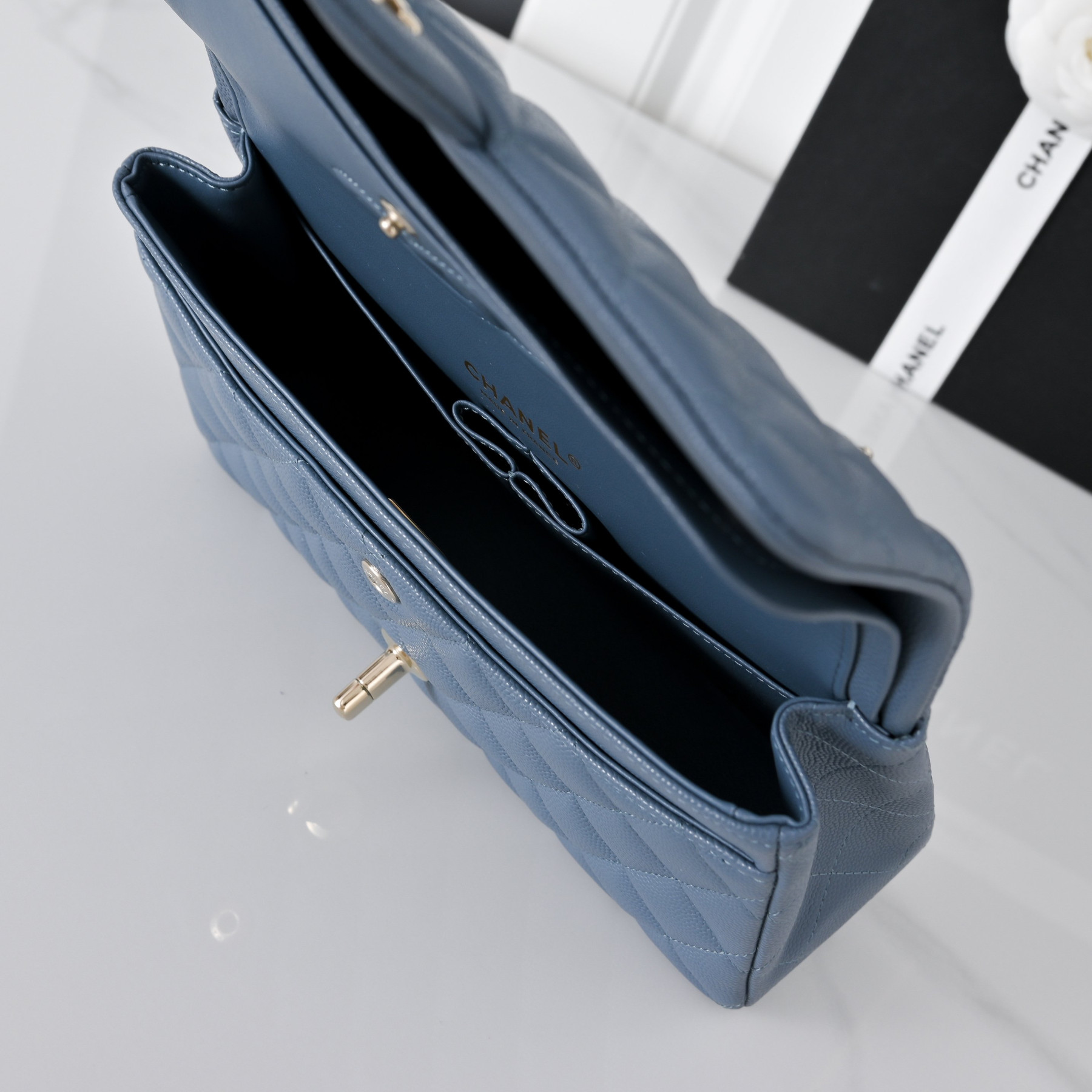 Chanel Classic Flap handbag Dusty blue with light gold hardware and caviar leather A01113 23x14.5x6cm