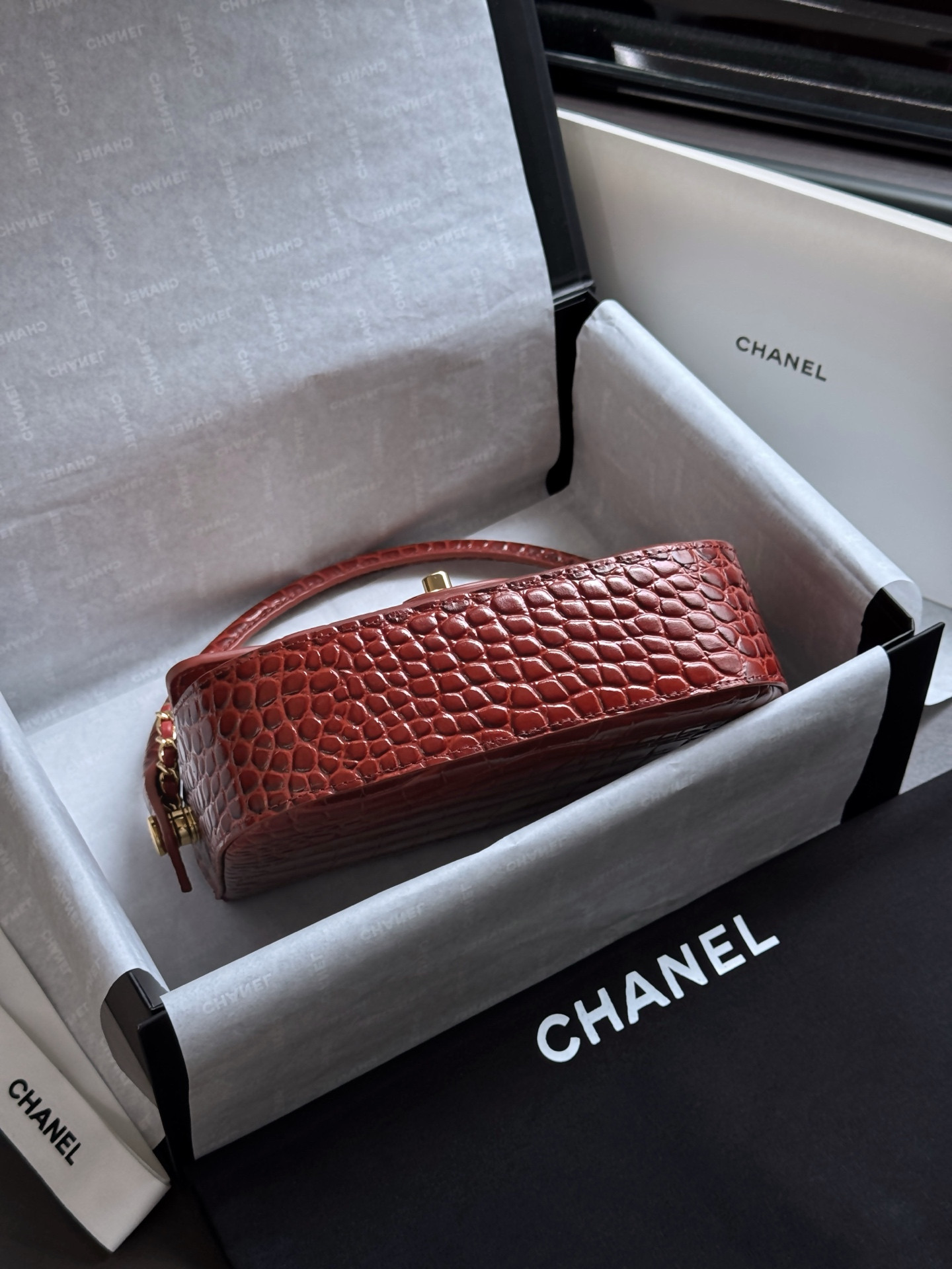 Chanel Mini Flap Bag With Handle AS6424 14.5x19.5x5cm
