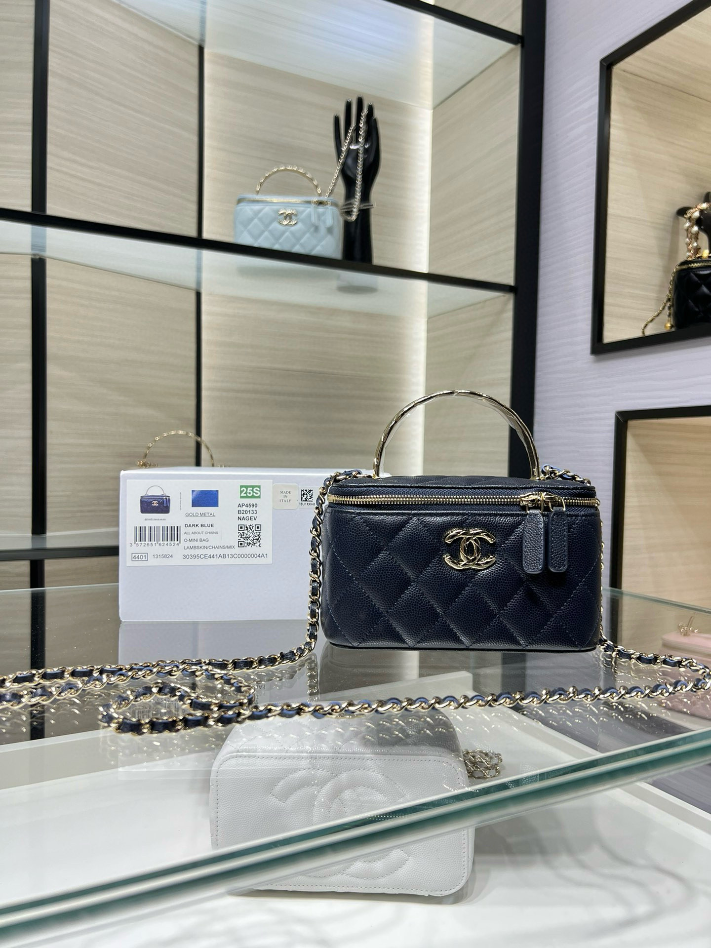 Chanel Clutch With Chain Deep Blue AP4590 17x9.5x8cm