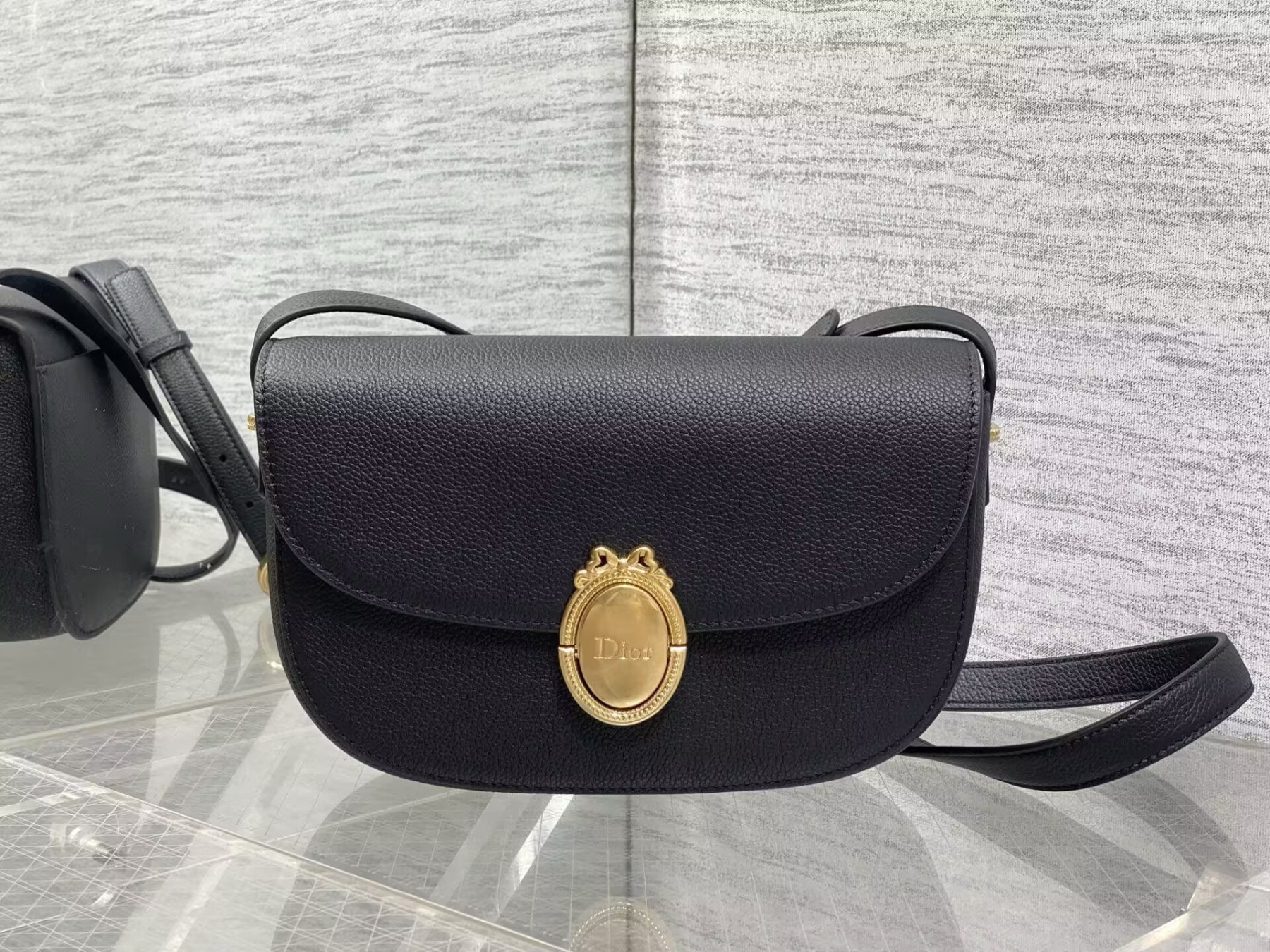 Dior Medium Médaillon Flap Bag 23x16x6.5cm