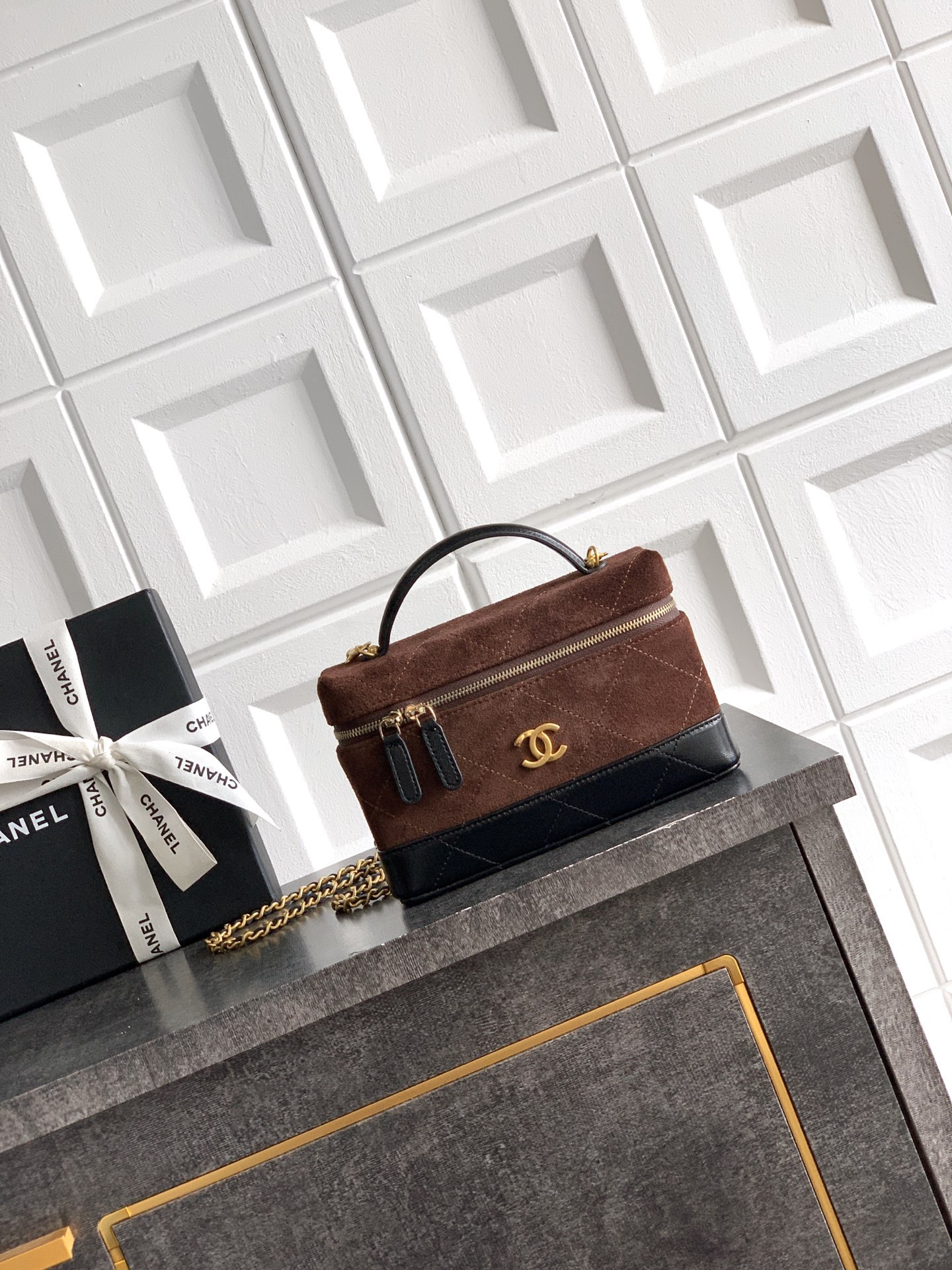 Chanel Vanity with Chain AP5186 17x19.5x5cm
