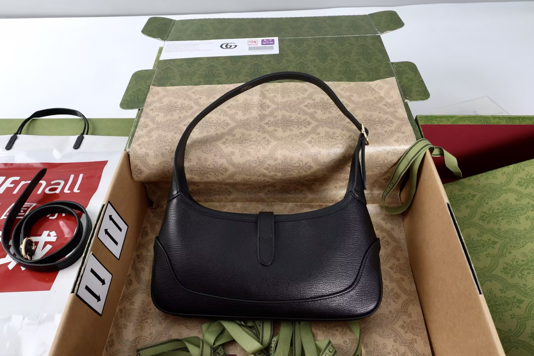 Gvc*1 jackie slim shoulder bag 27x13x3.5cm
