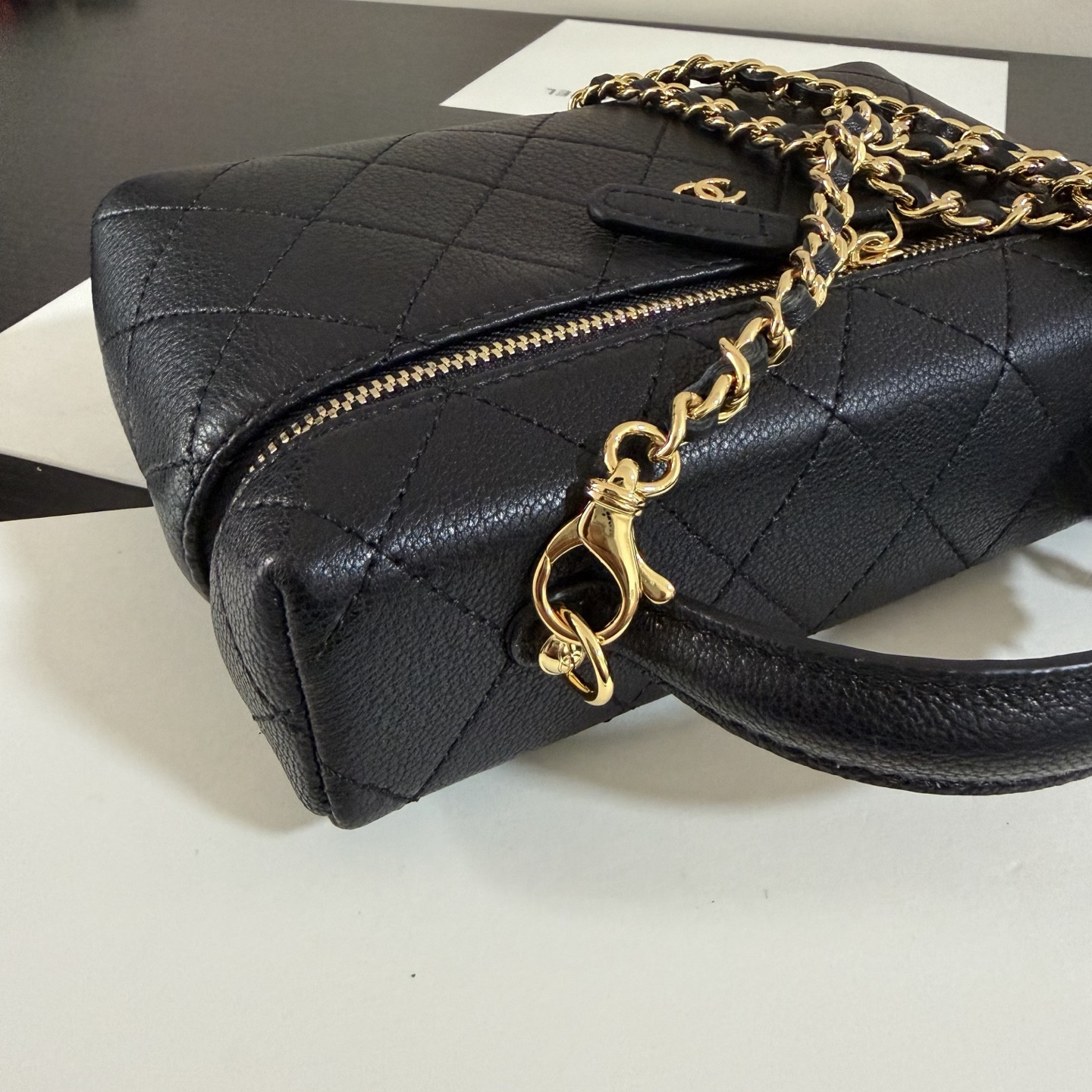 CHANEL Classic Vanity with chain Handbag 17x19.5x5cm