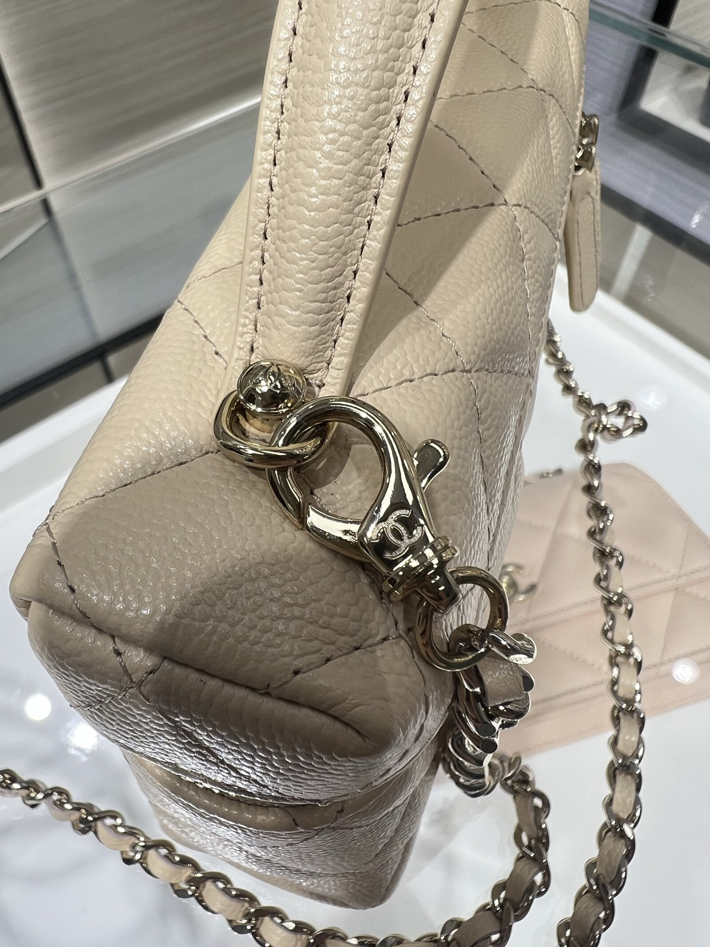 CHANEL Classic Vanity with chain Handbag AP4385 17x19.5x5cm
